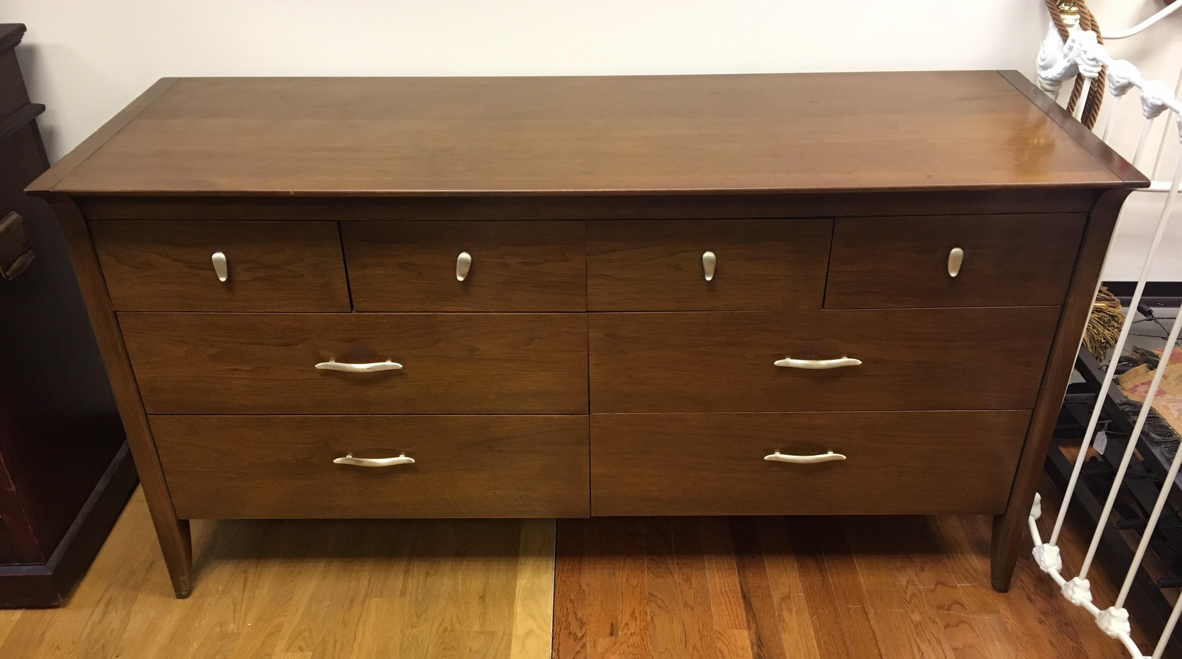 Drexel John Van Koert Profile Midcentury Dresser Chest of Drawers Eight Drawers In Good Condition In West Hartford, CT