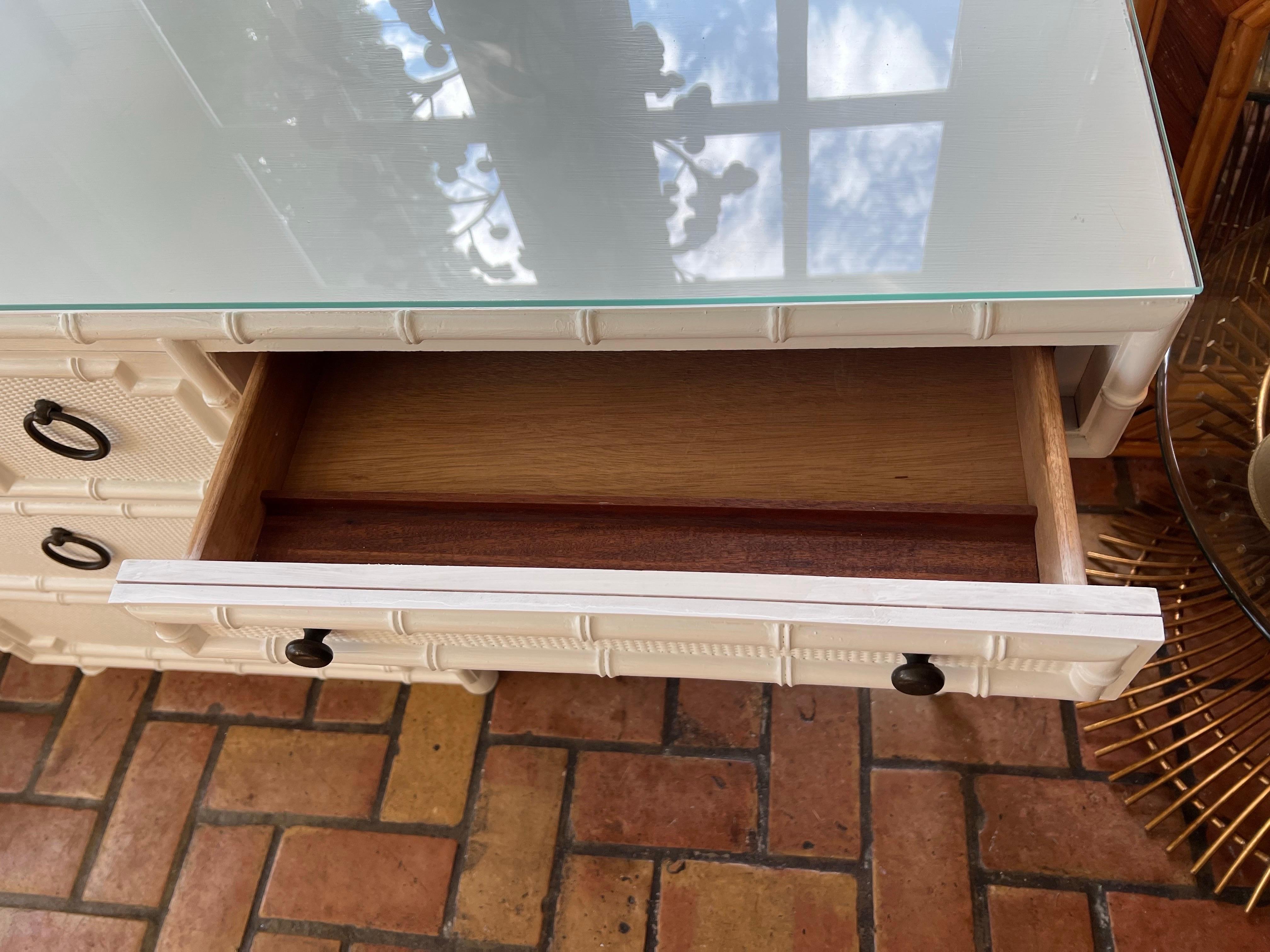 Scrivania in finto bambù Drexel Kensington in vendita 12