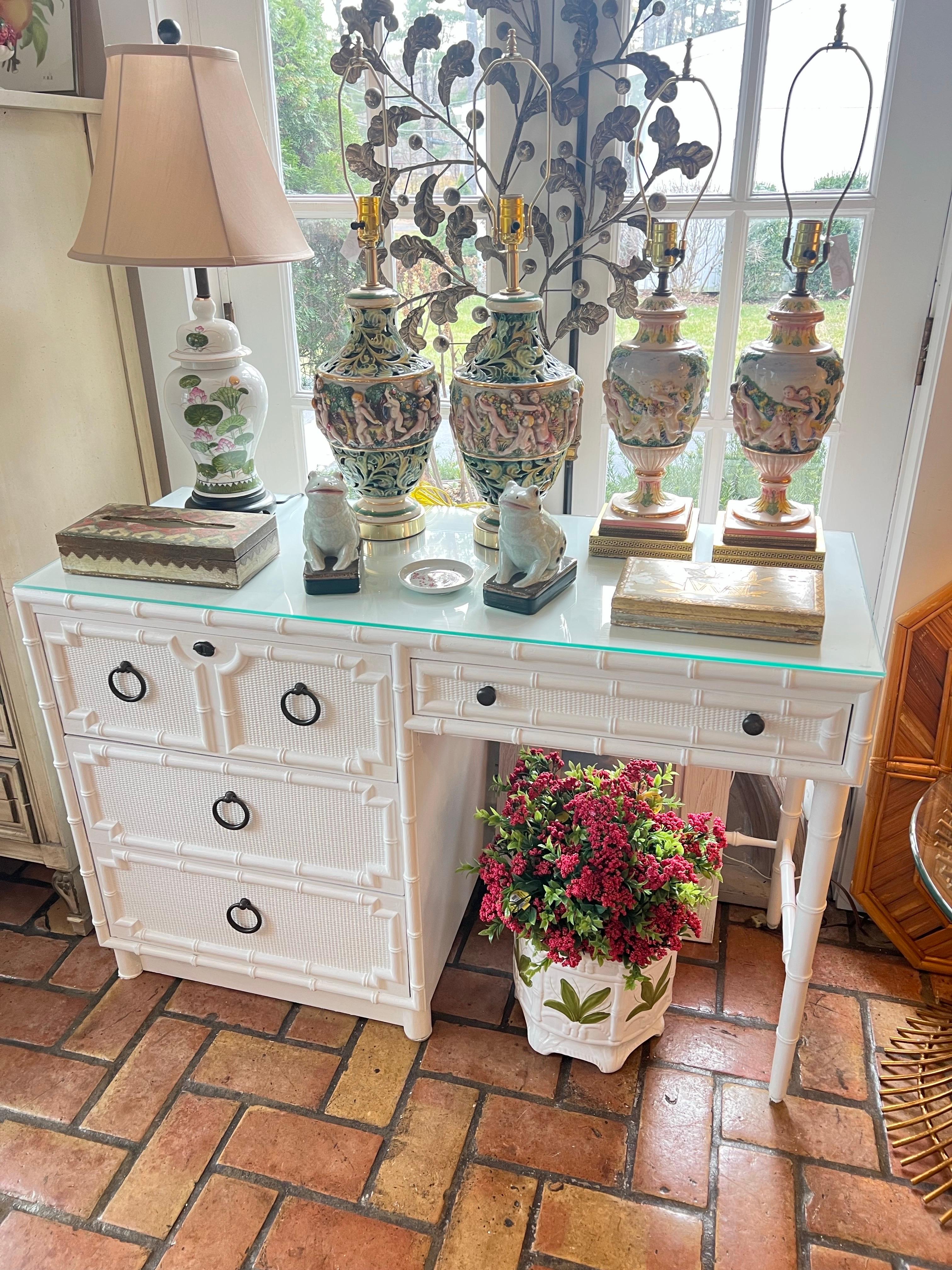 Scrivania in finto bambù Drexel Kensington in vendita 16