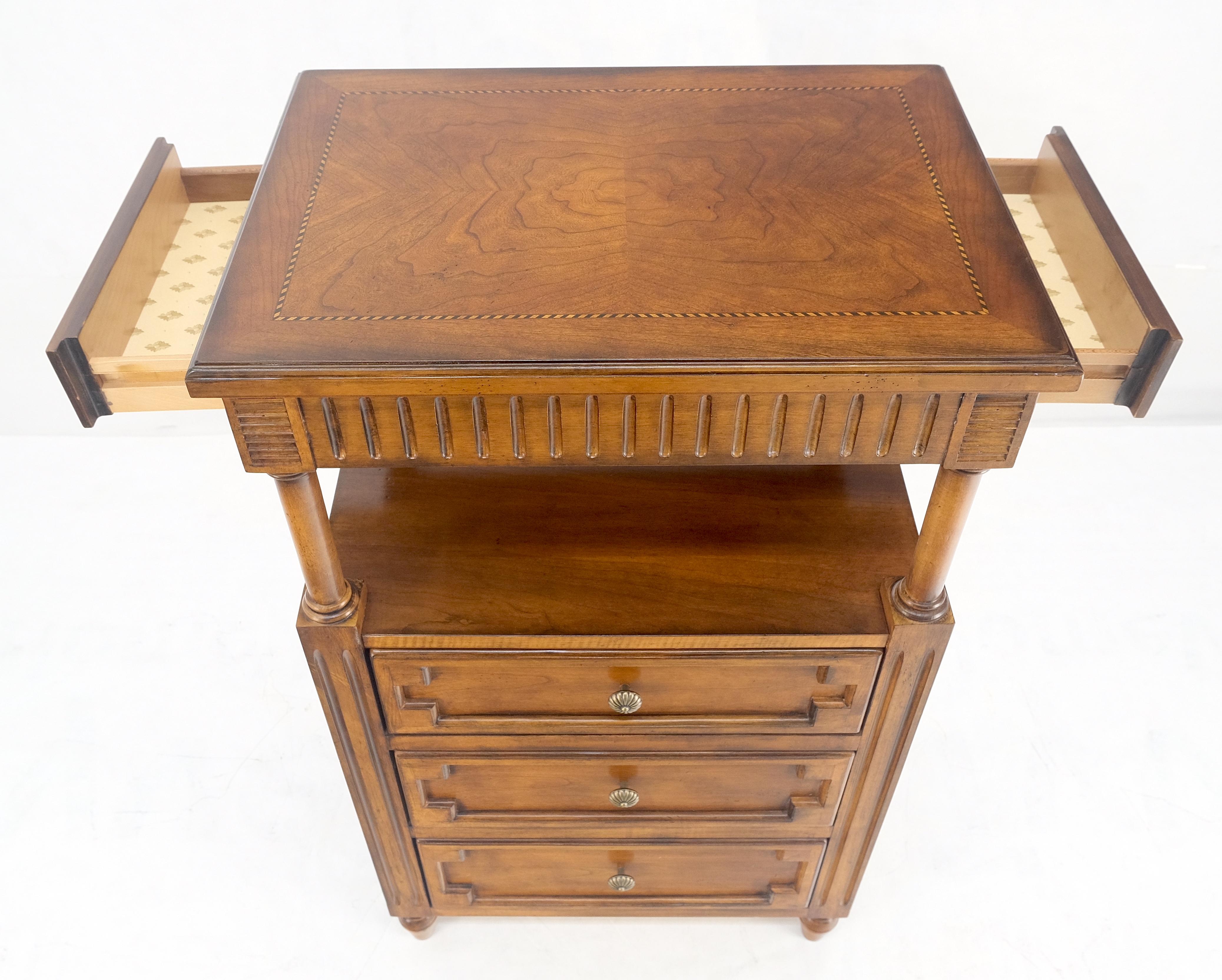 Drexel Light American Walnut Inlayed Top Console Entry Stand Side Table Dresser MINT.
Very nice unusual fine quality accent piece.
