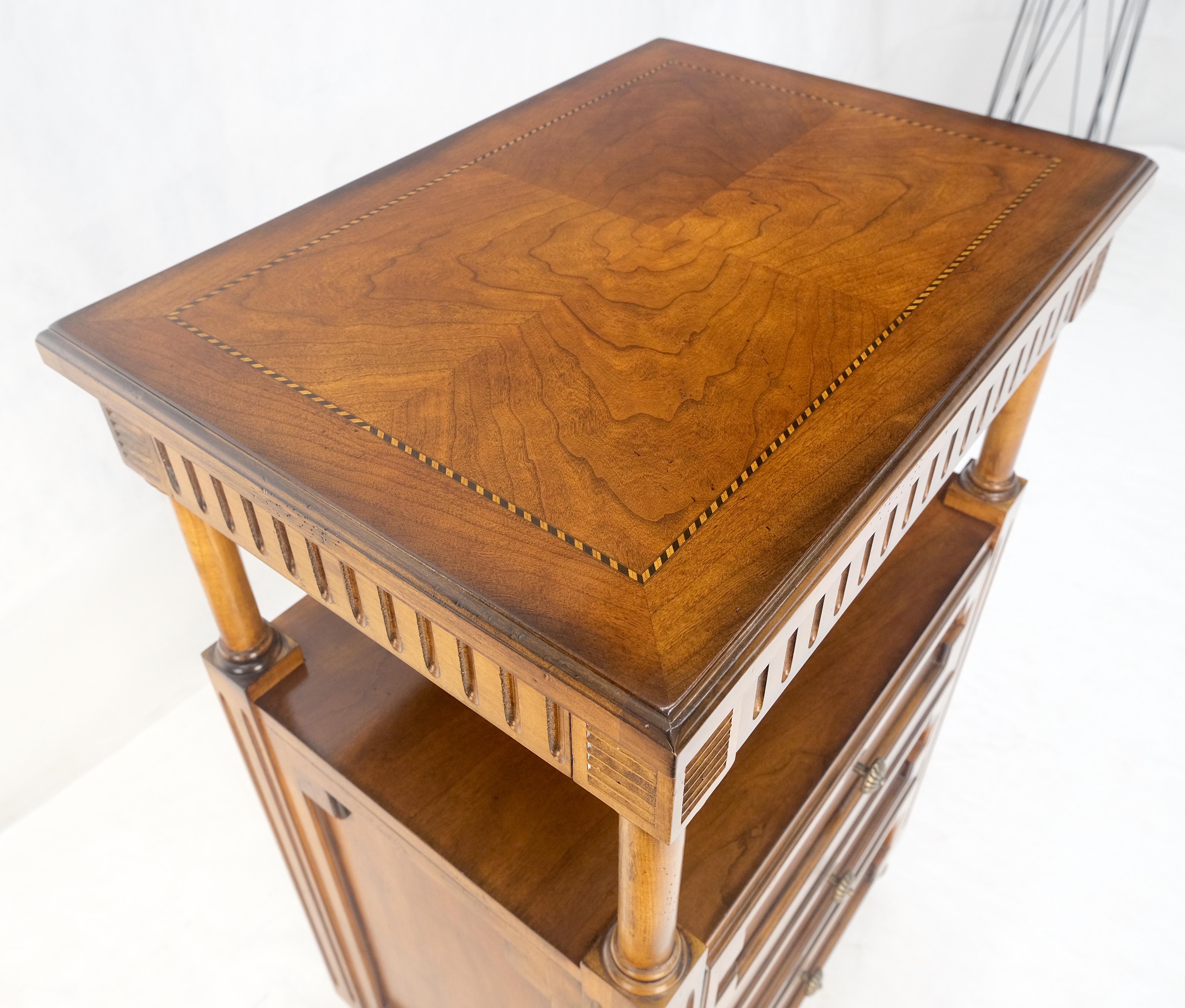 Drexel Light American Walnut Inlayed Top Console Entry Stand Side Table Dresser In Excellent Condition For Sale In Rockaway, NJ