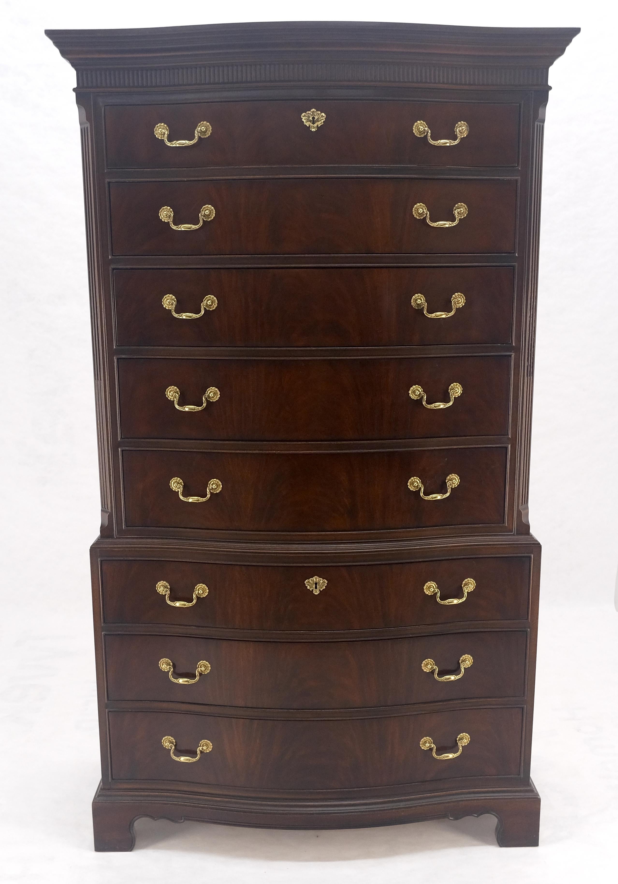 Americano Drexel Mogano 8 Cassetti 6' Tall Brass Pull High Boy Dresser MINT in vendita
