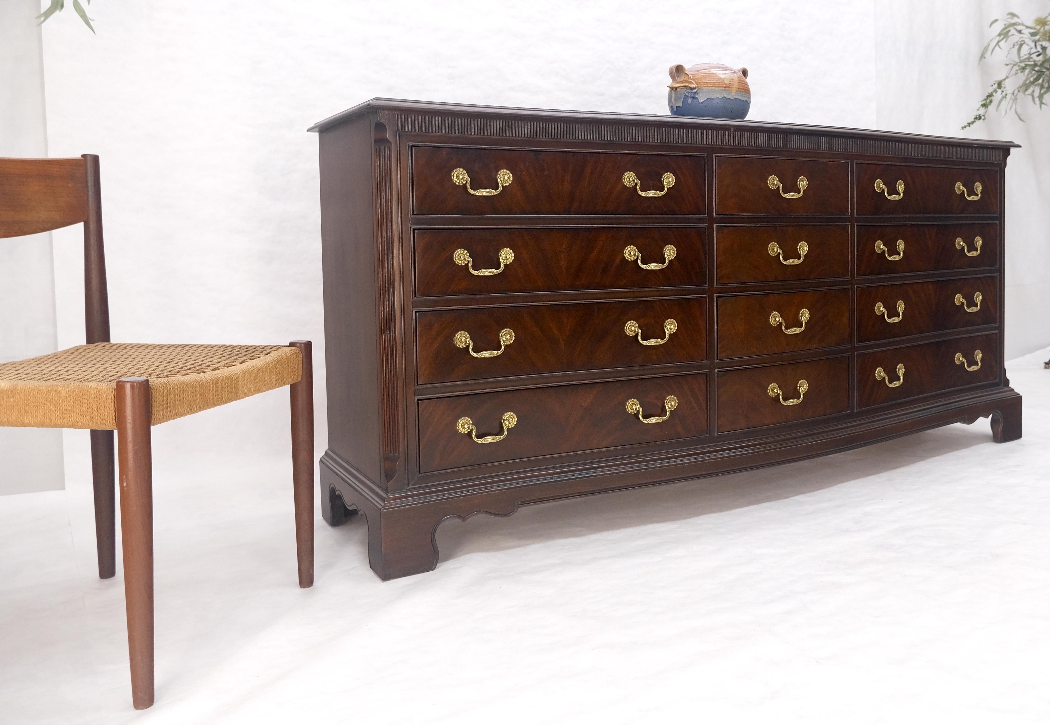 Drexel Mogano con piano a bande e tiranti in ottone 12 cassetti, cassettiera lunga 75