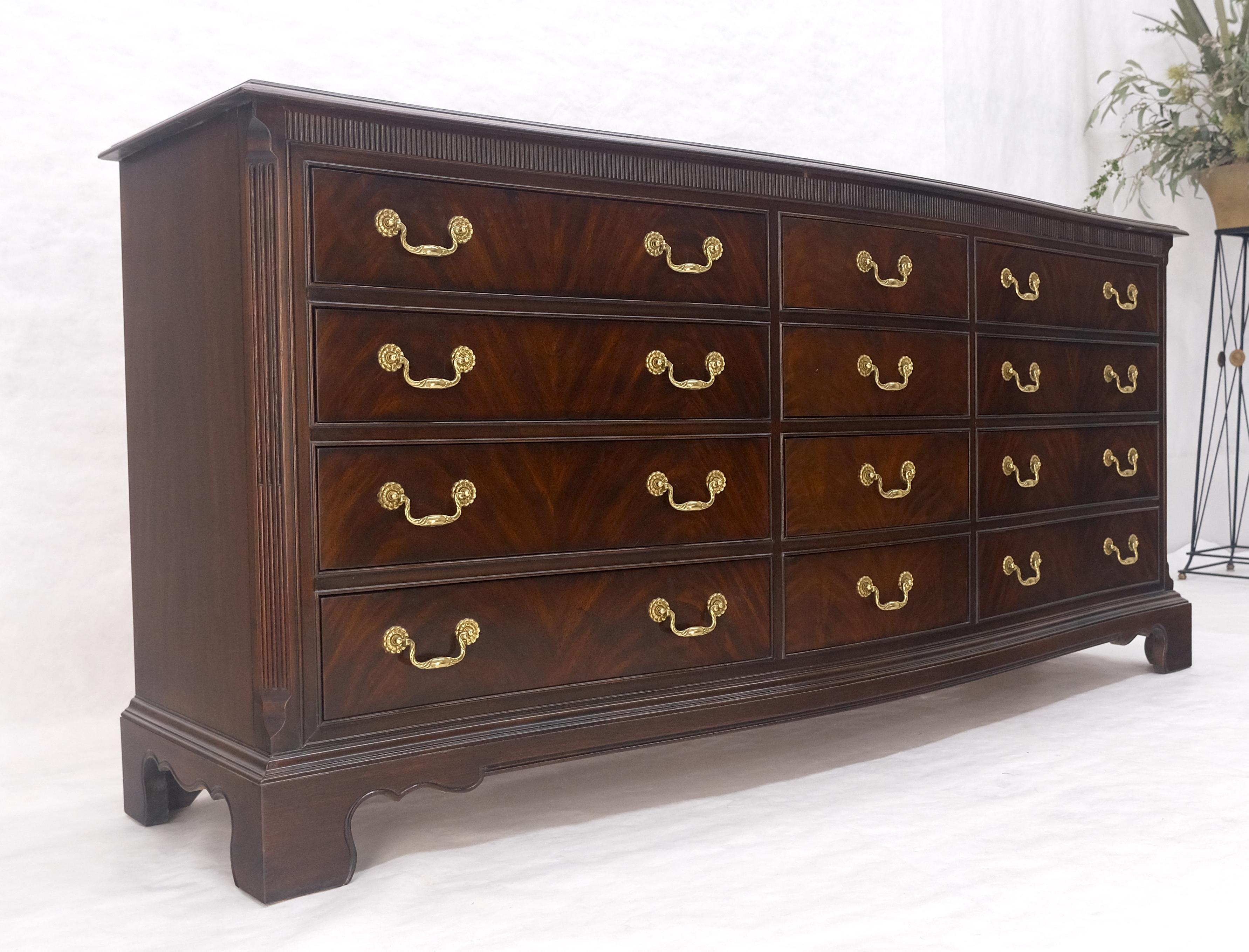 Drexel Mogano con piano a bande e tiranti in ottone 12 cassetti, cassettiera lunga 75