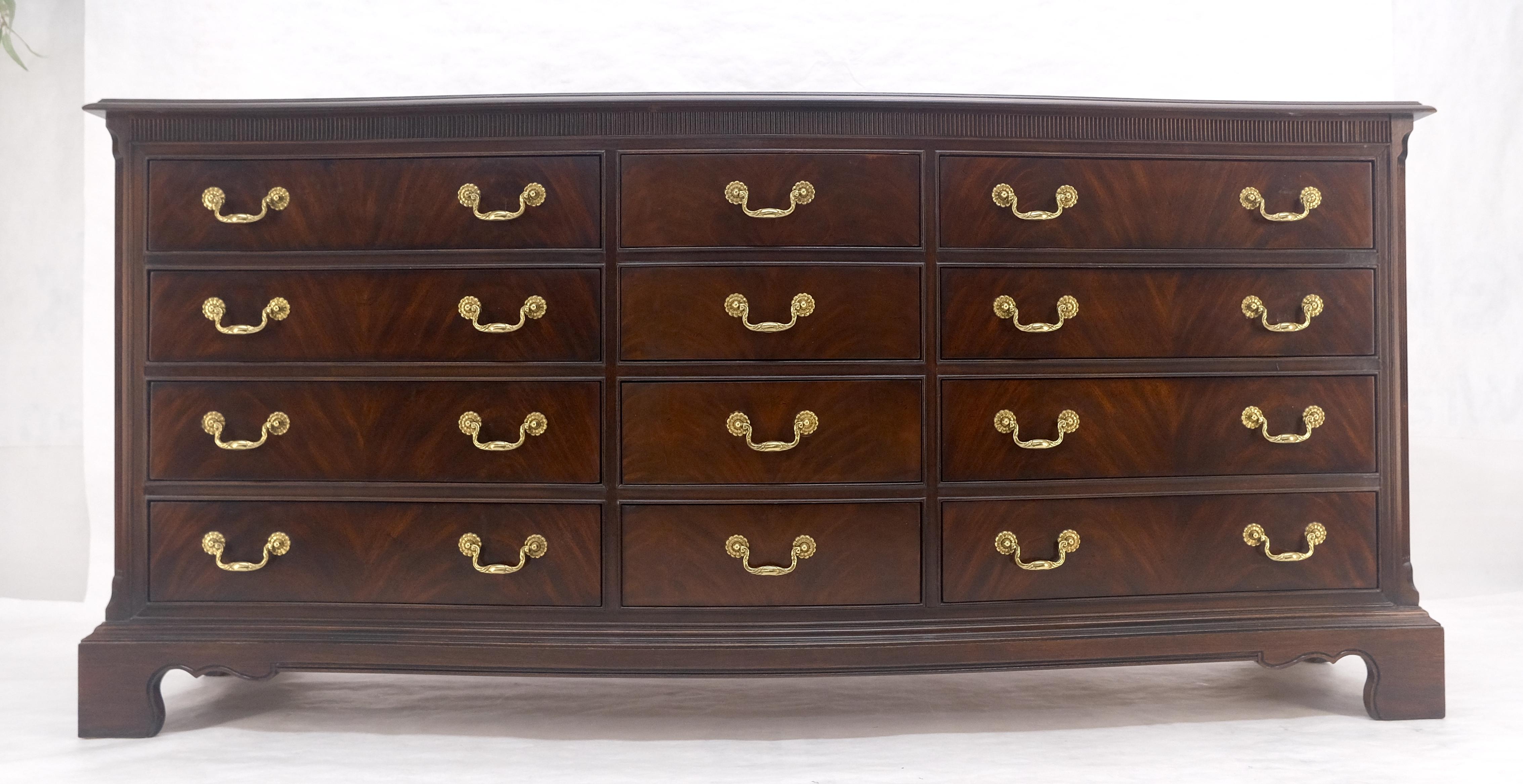 Drexel Mogano con piano a bande e tiranti in ottone 12 cassetti, cassettiera lunga 75