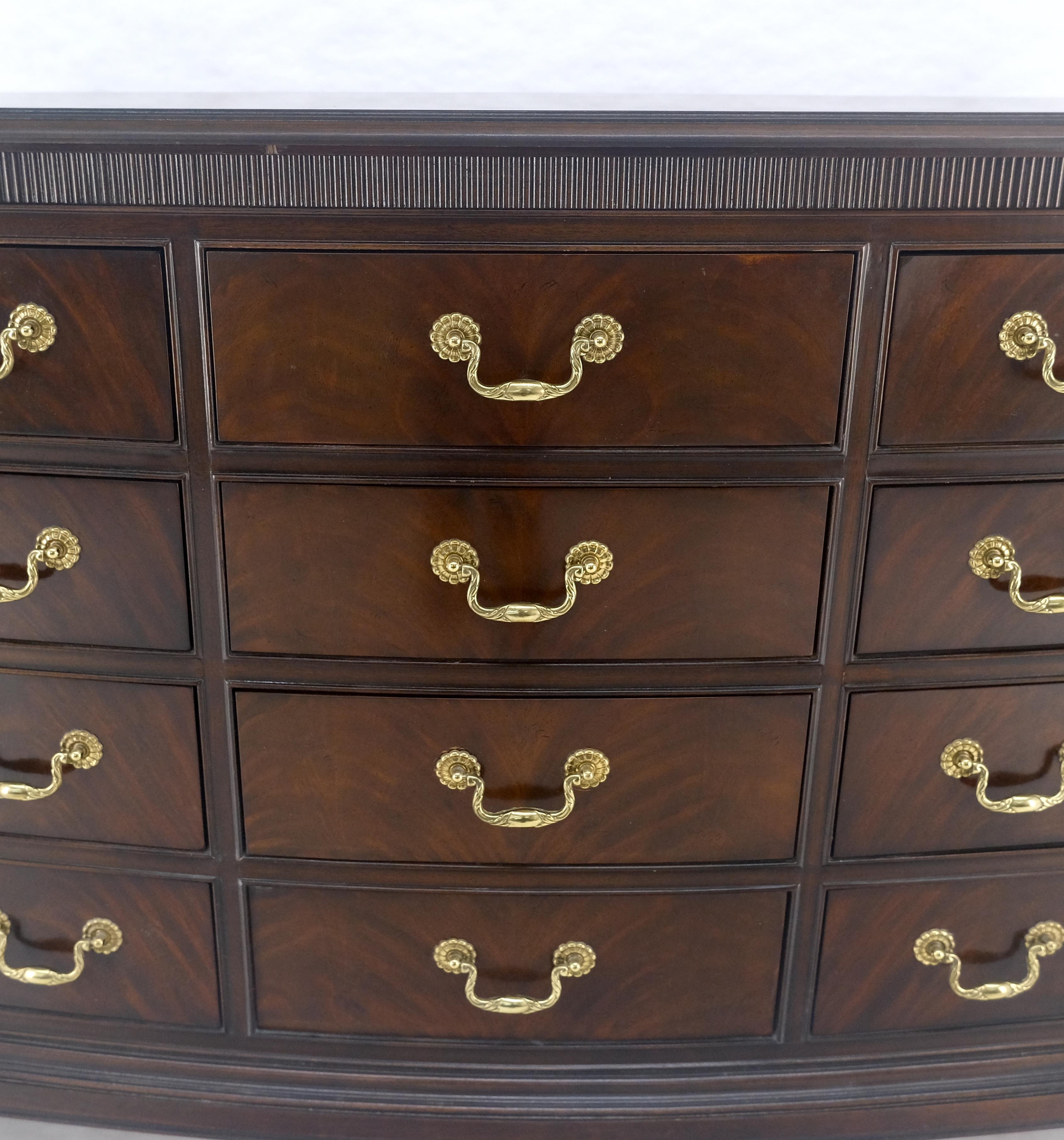 Drexel Mogano con piano a bande e tiranti in ottone 12 cassetti, cassettiera lunga 75