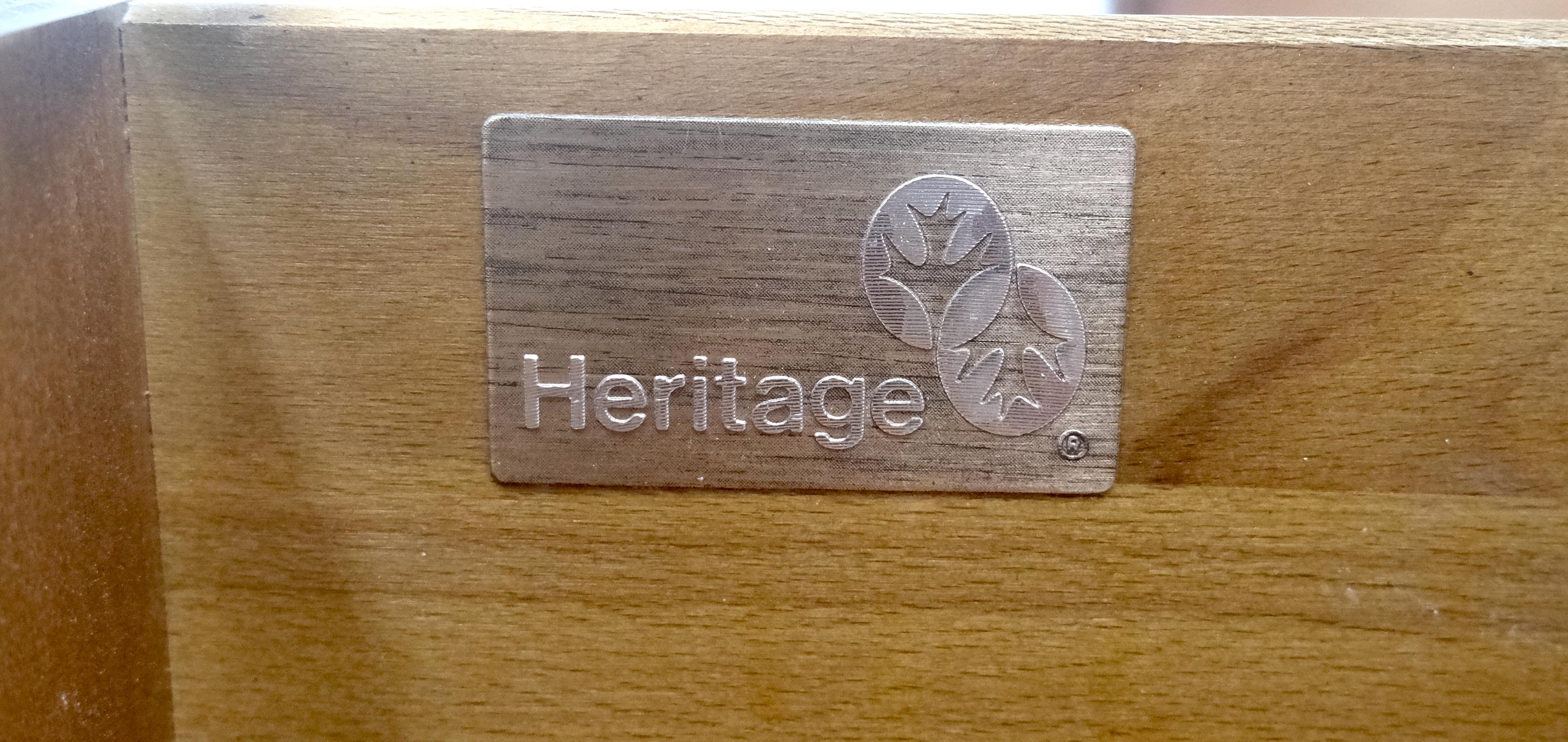 Drexel Mogano con piano a bande e tiranti in ottone 12 cassetti, cassettiera lunga 75