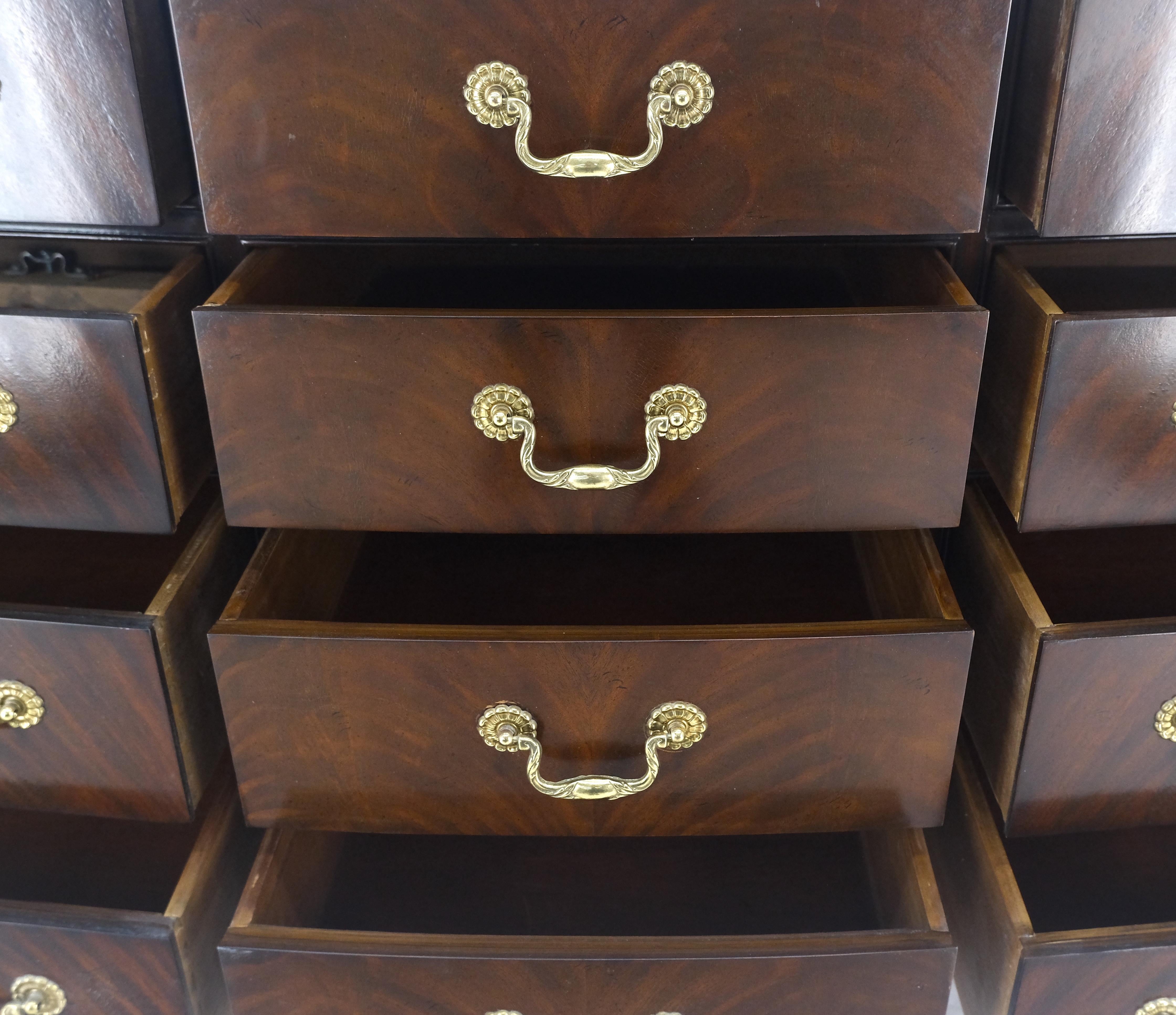 Americano Drexel Mogano con piano a bande e tiranti in ottone 12 cassetti, cassettiera lunga 75