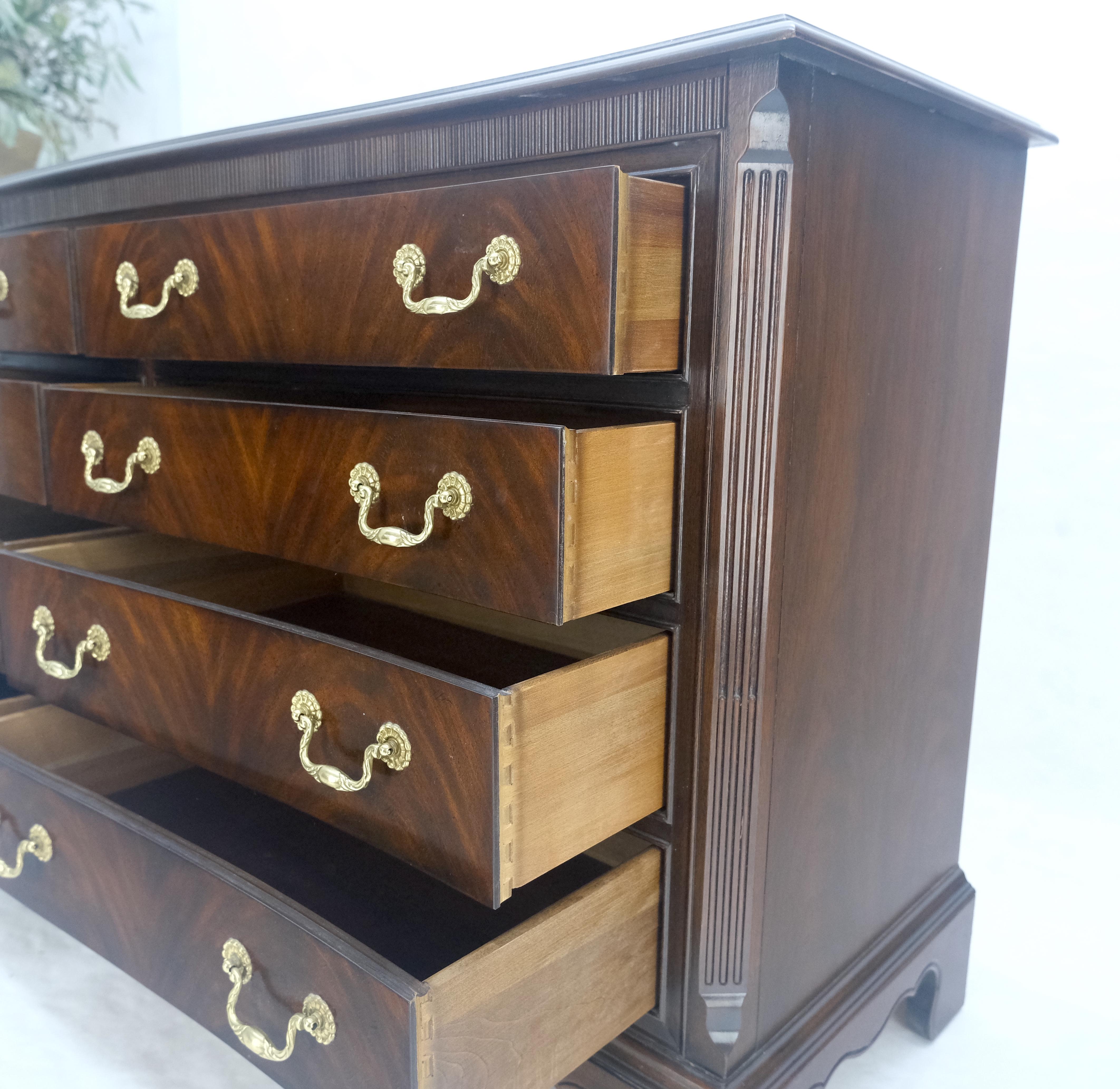 Drexel Mogano con piano a bande e tiranti in ottone 12 cassetti, cassettiera lunga 75