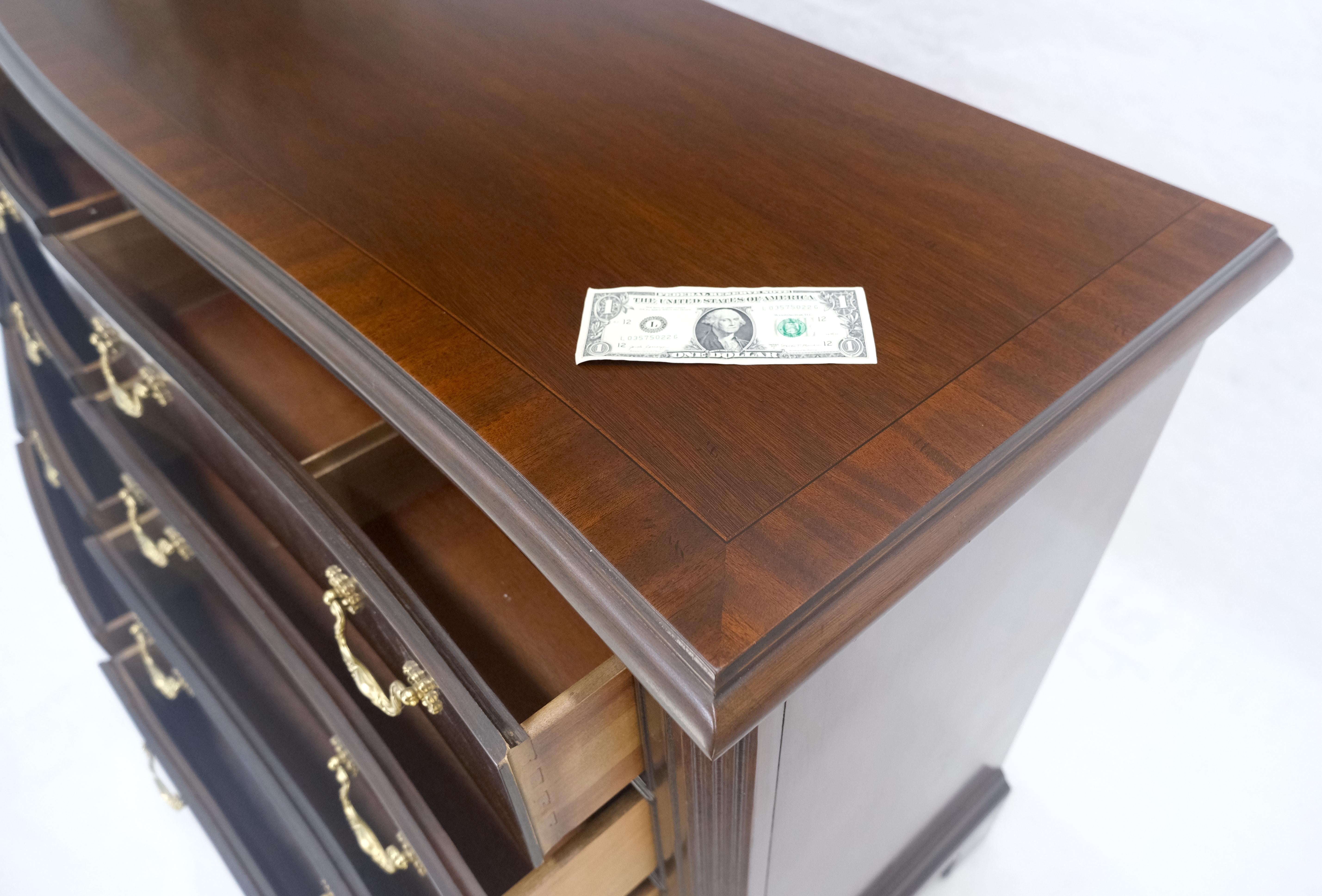 XX secolo Drexel Mogano con piano a bande e tiranti in ottone 12 cassetti, cassettiera lunga 75