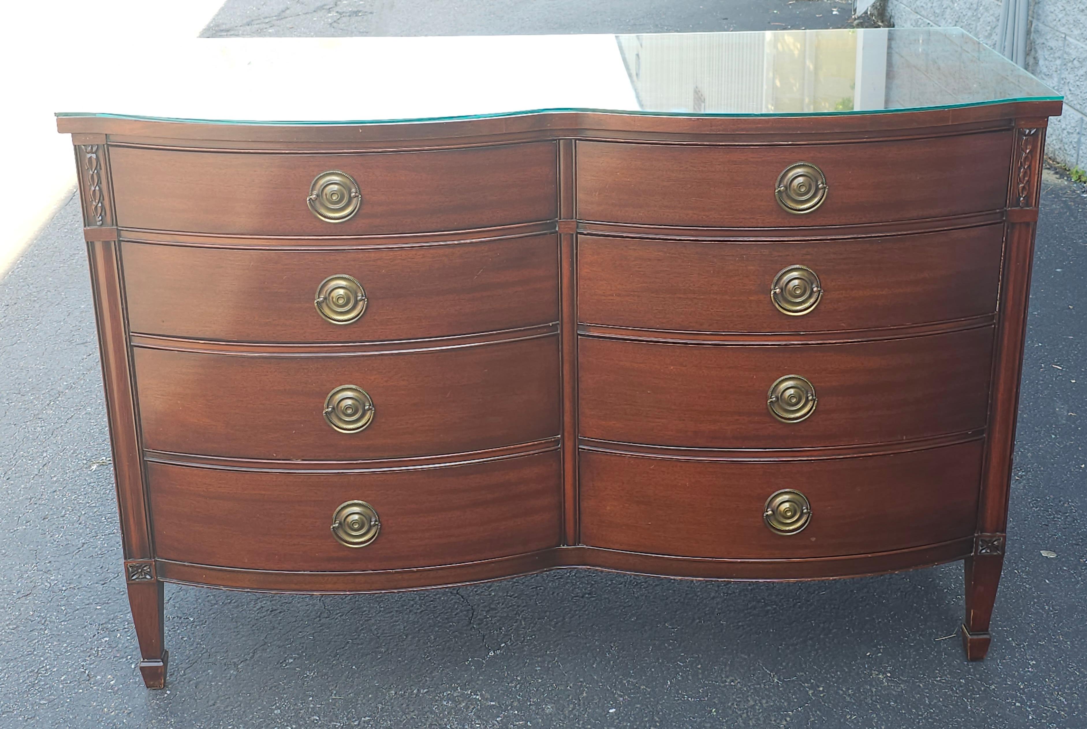 Drexel Mid Century Federal Style Serpentine Mahogany Double Dresser w Glass Top For Sale 4