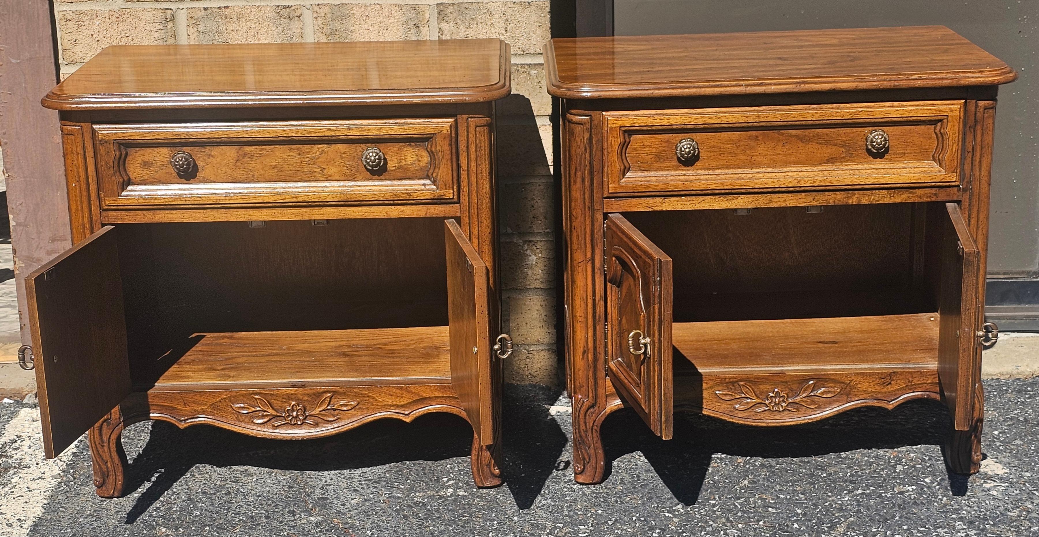 Drexel Mid-Century French Provincial Style Oak Bedside Tables, Pair For Sale 1