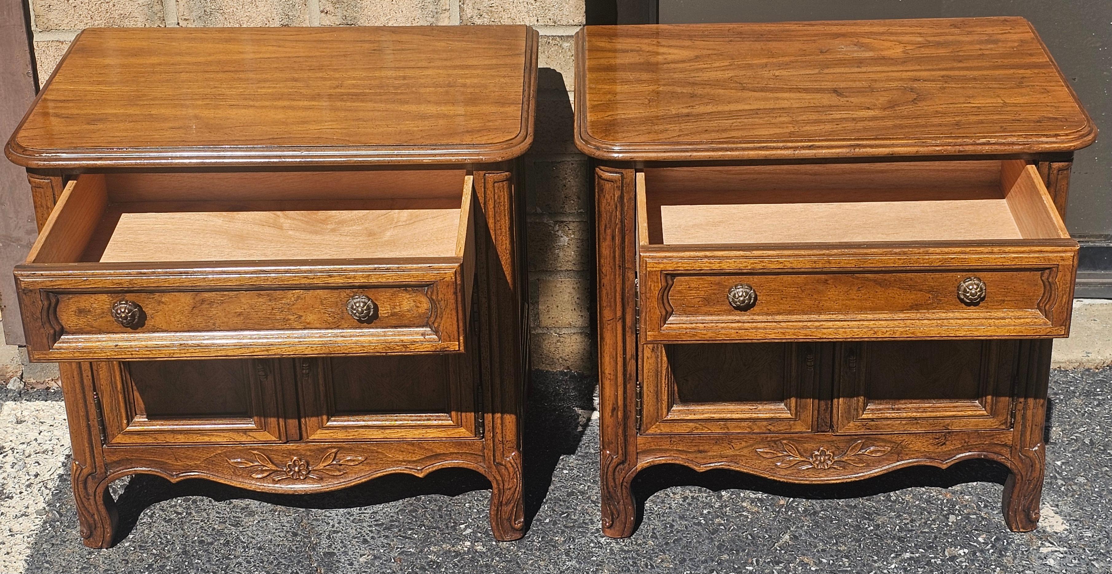 Drexel Mid-Century French Provincial Style Oak Bedside Tables, Pair For Sale 3