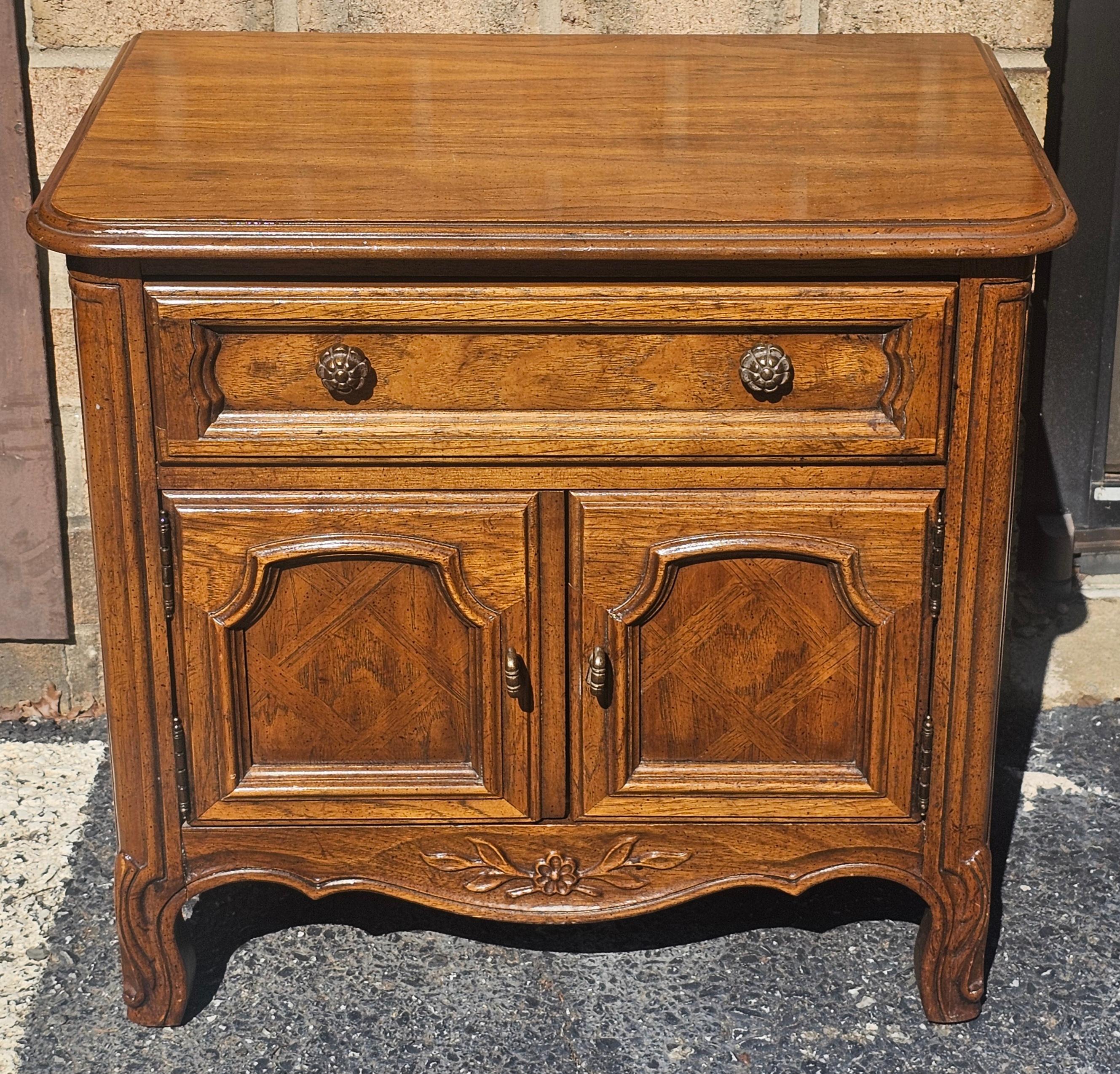 Drexel Mid-Century French Provincial Style Oak Bedside Tables, Pair For Sale 5