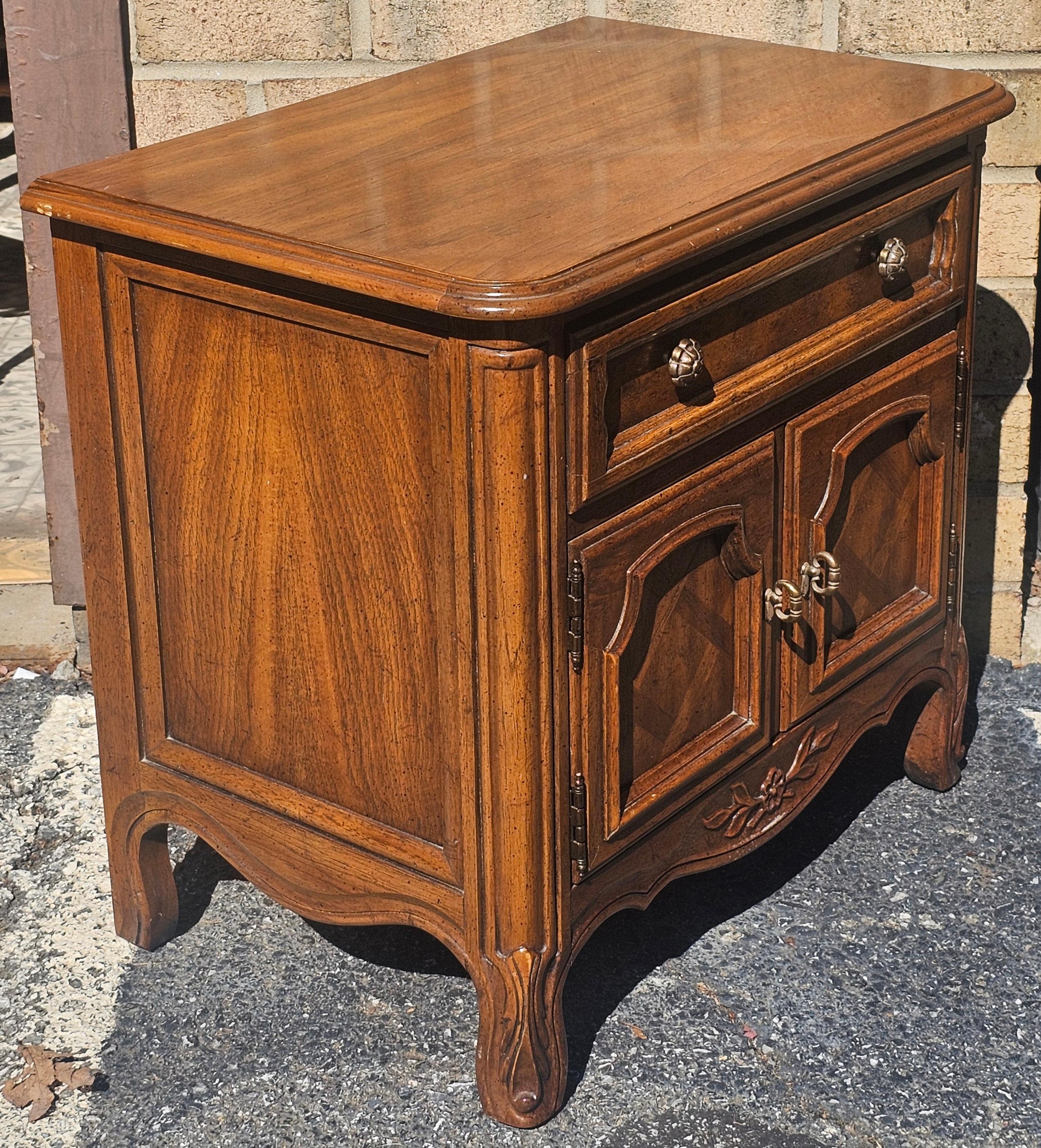 Drexel Mid-Century French Provincial Style Oak Bedside Tables, Pair For Sale 6