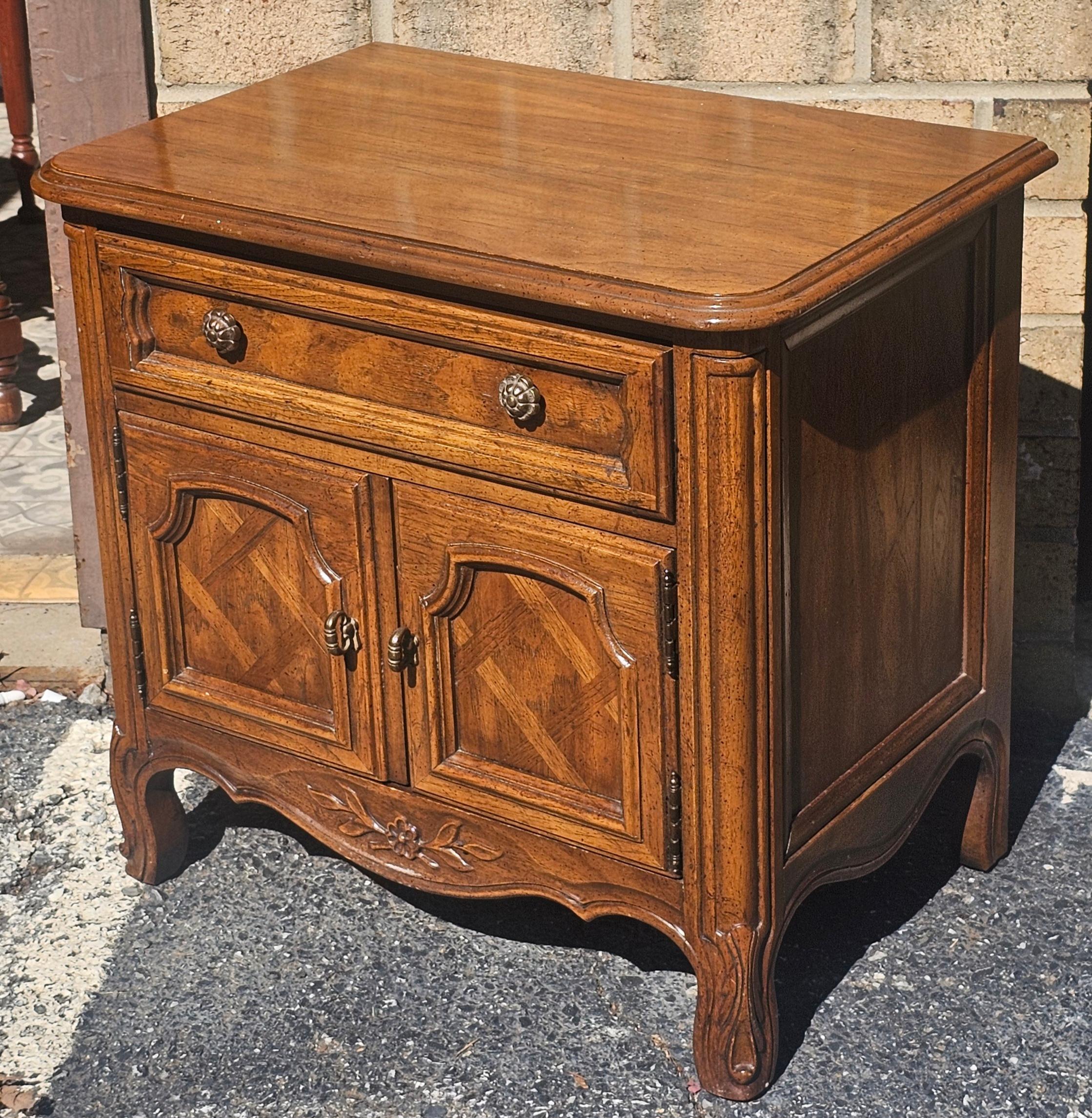 Drexel Mid-Century French Provincial Style Oak Bedside Tables, Pair For Sale 7