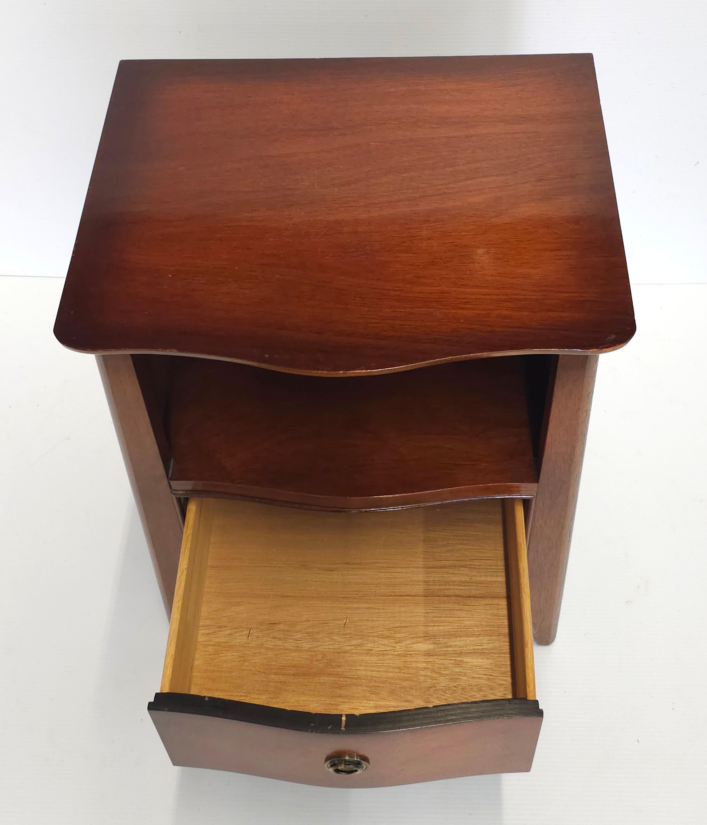 Mid-Century Modern Drexel Mid-Century Mahogany Bedside Table For Sale