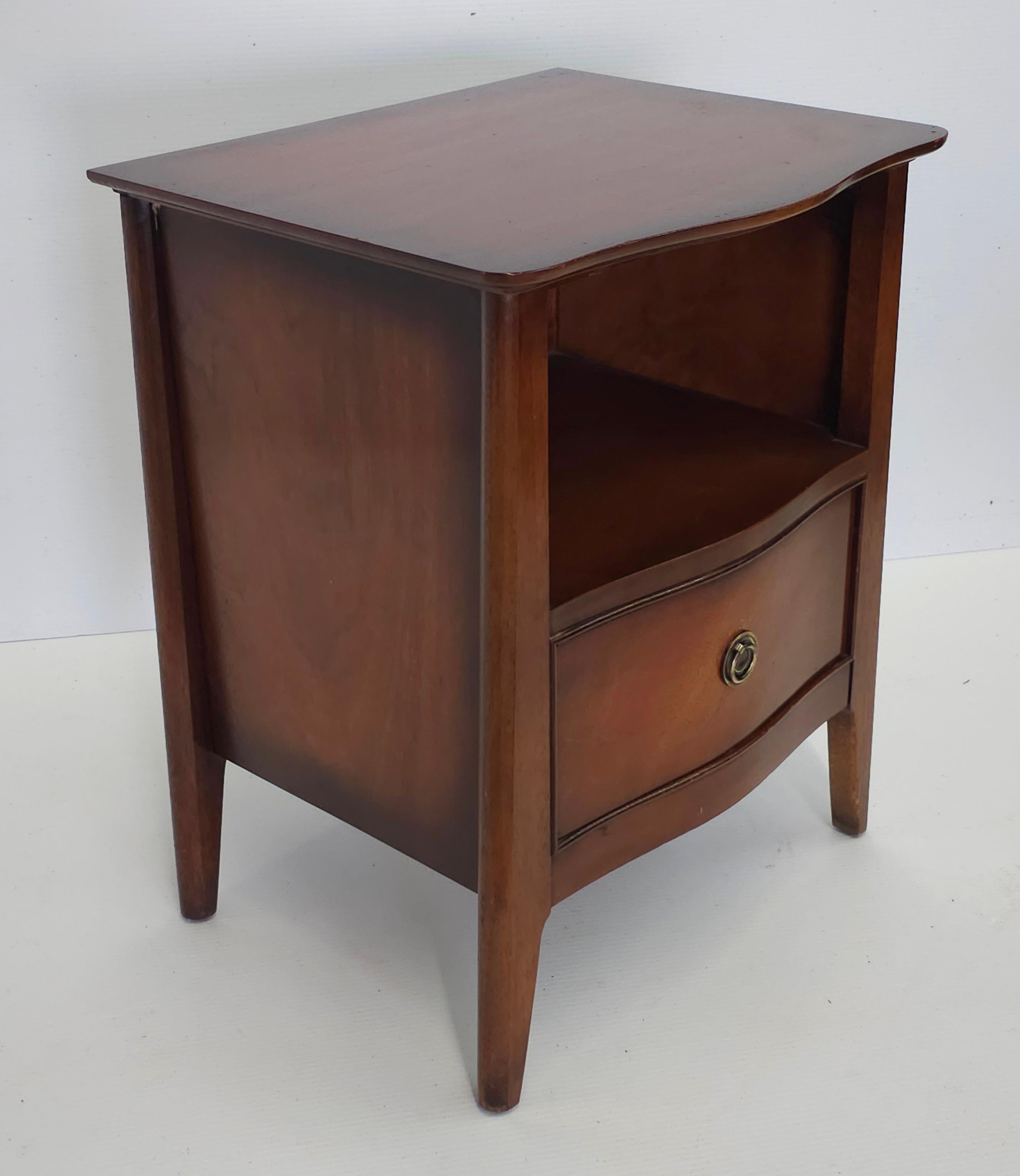 Drexel Mid-Century Mahogany Bedside Table In Good Condition For Sale In Germantown, MD