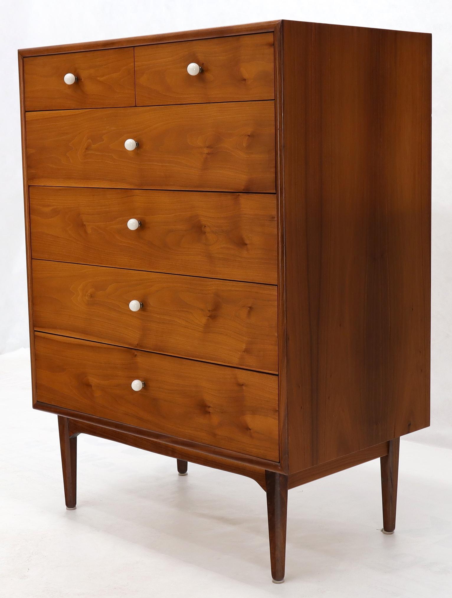 Mid-Century Modern 5 drawers high chest dresser cabinet by Drexel in very clean original condition with beautiful walnut wood grain.