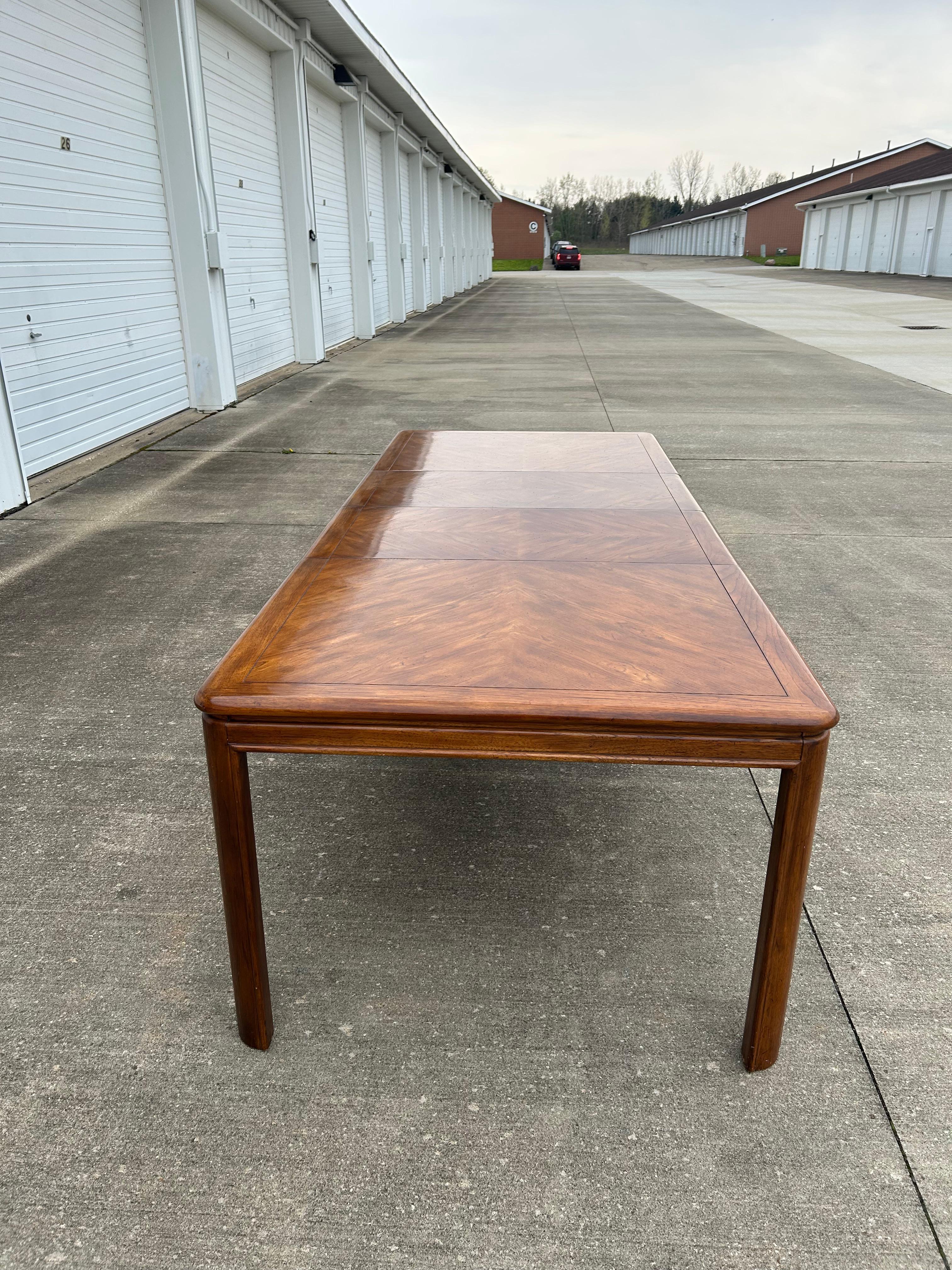 Post-Modern Drexel Passage Dining Table w/ Two Leaves For Sale