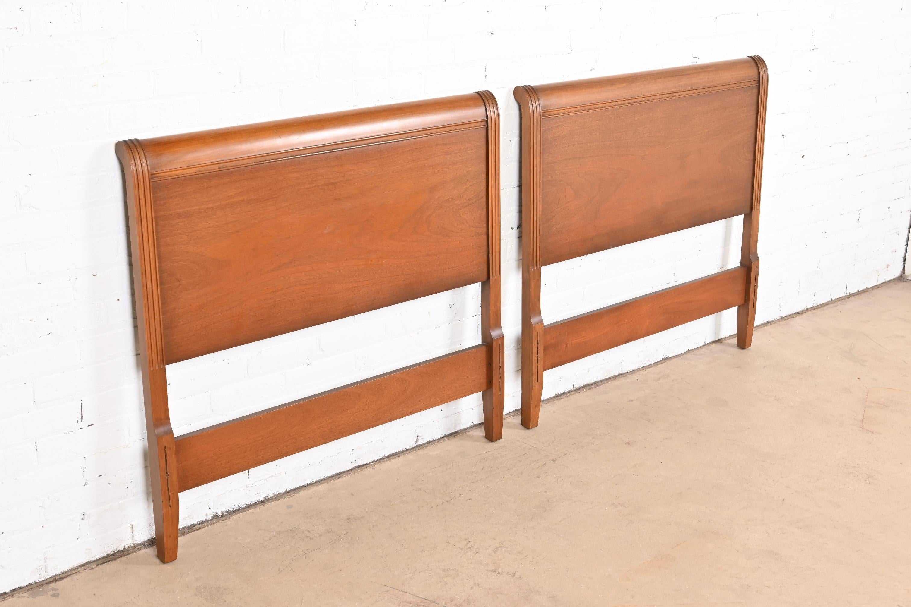 A gorgeous pair of Regency or Sheraton style carved mahogany twin size headboards

By Drexel

USA, 1950s

Each measures: 41.25