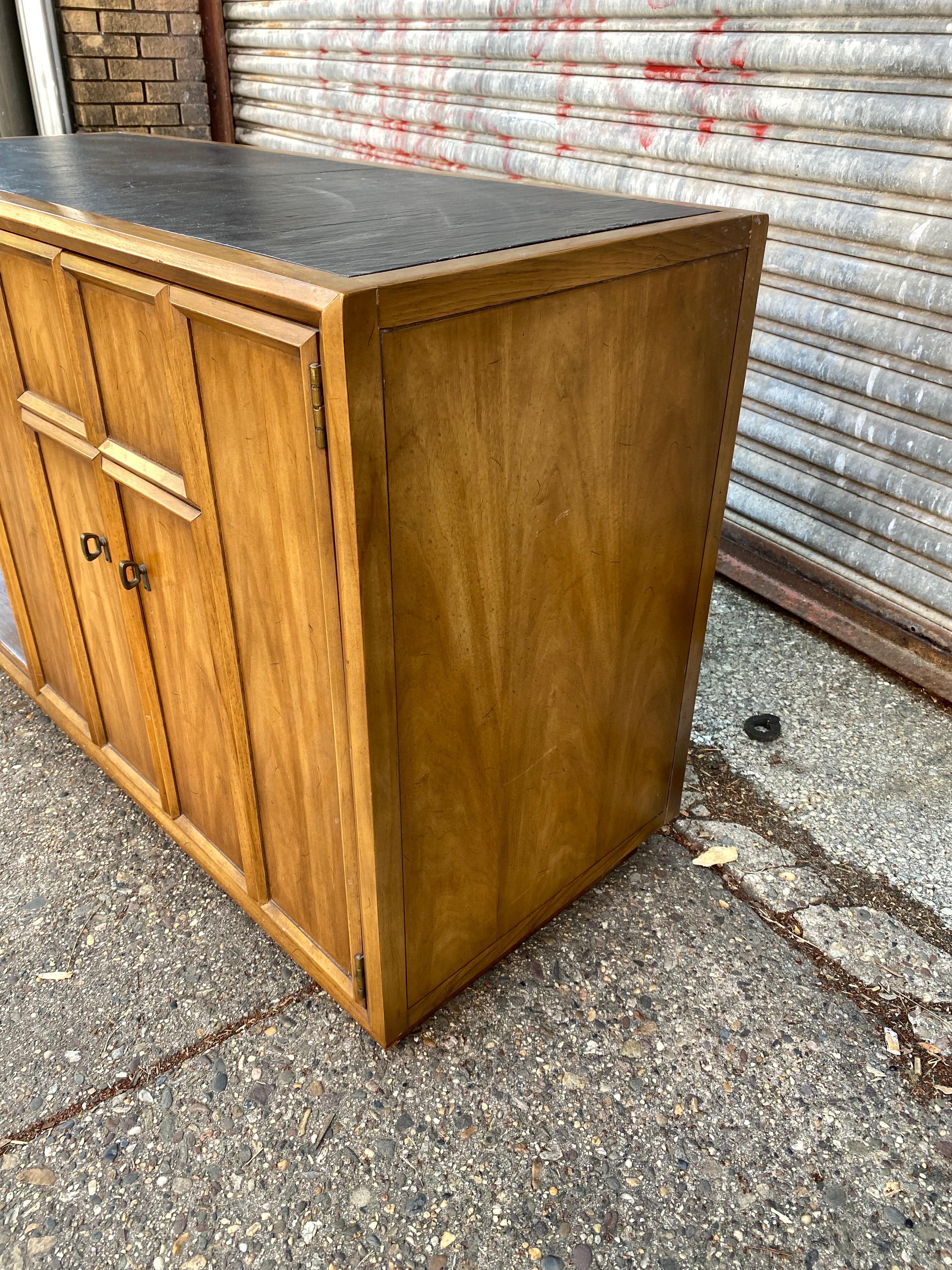 Drexel Serving Cart/ Buffet In Good Condition In Philadelphia, PA