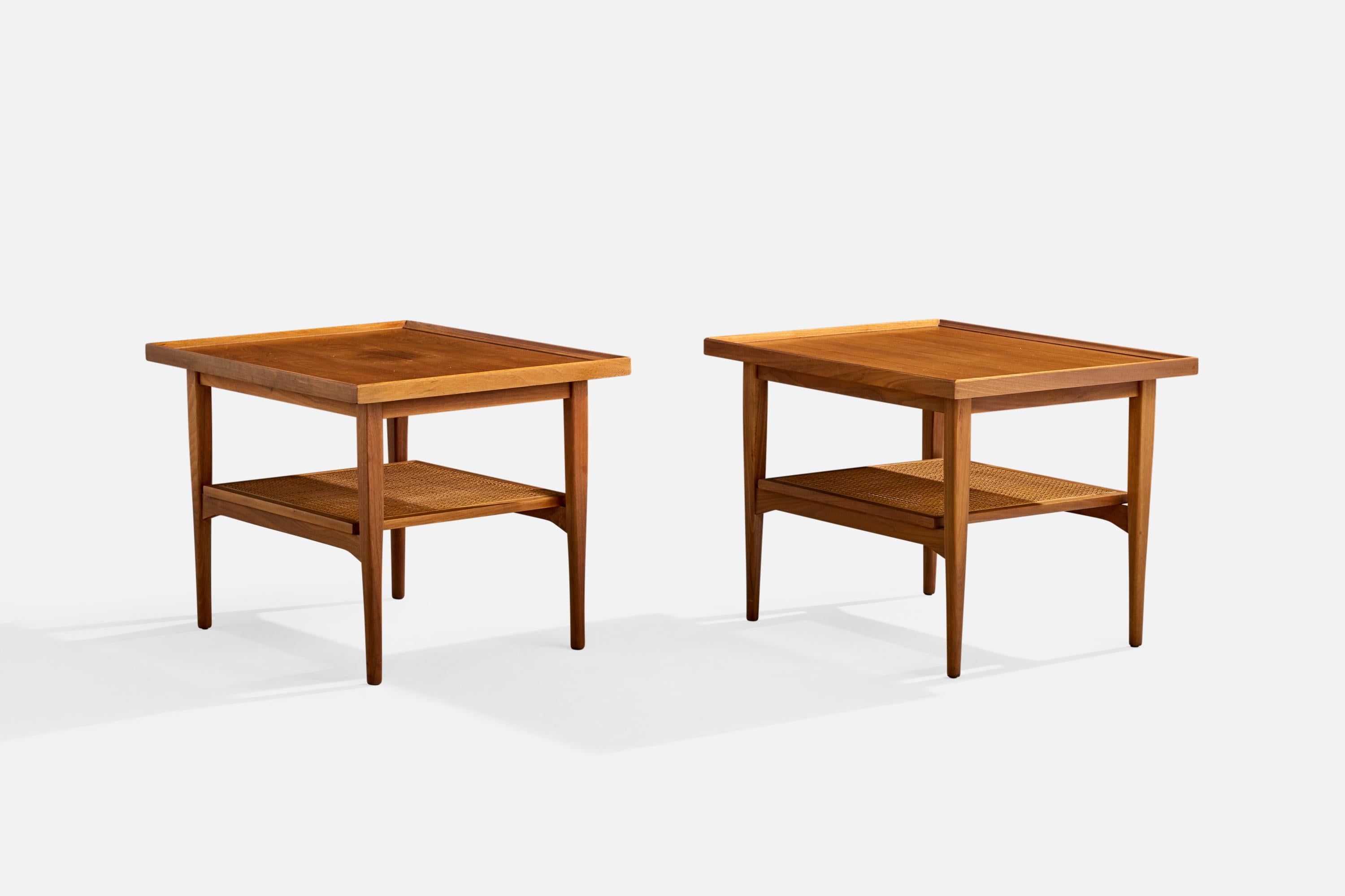 A pair of walnut and cane side tables designed and produced by Drexel, USA, c. 1950s.

Scratching present to wood. 

Discoloration present to one top as illustrated.

Wear consistent with age and use

Overall Dimensions (inches): 20.25