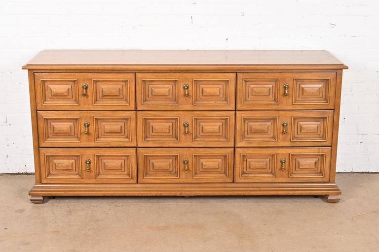 ‼️SALE‼️→9800円‼️アンティークベア、ボネ、ドレスのセット30センチ Drexel Spanish Colonial Carved Walnut Triple Dresser or Credenza