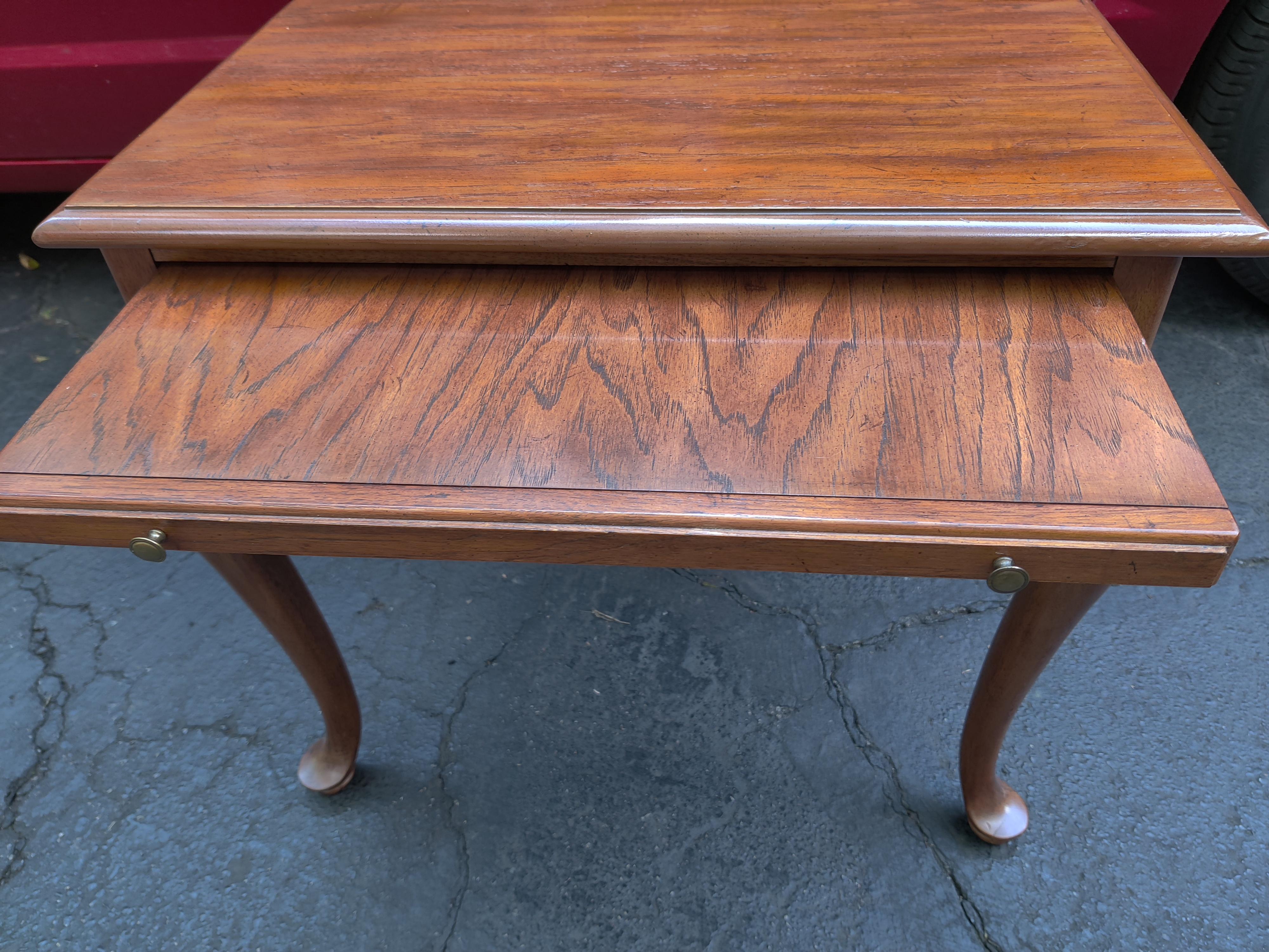 Drexel Tea Table w/Shelf and Queen Anne Legs In Good Condition For Sale In Cincinnati, OH