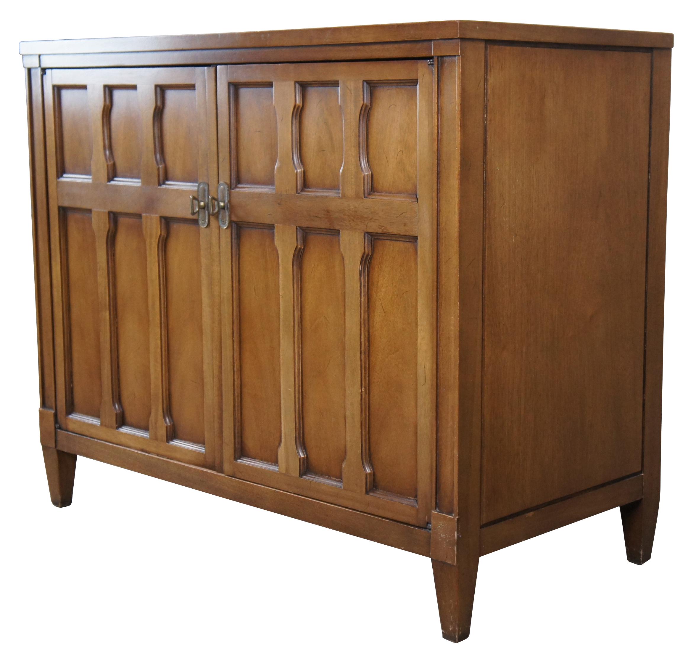Vintage Drexel Triune buffet or server. Made of mahogany featuring paneled cabinet doors that open to a silverware drawer and two storage shelves. circa 1967. 585-407.