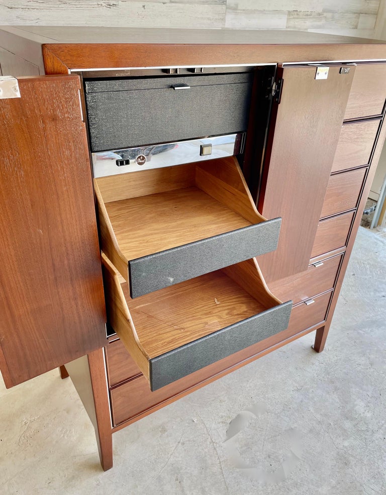 Drexel Viewpoint 70 Gentlemen’s Chest \ Dresser For Sale at 1stDibs