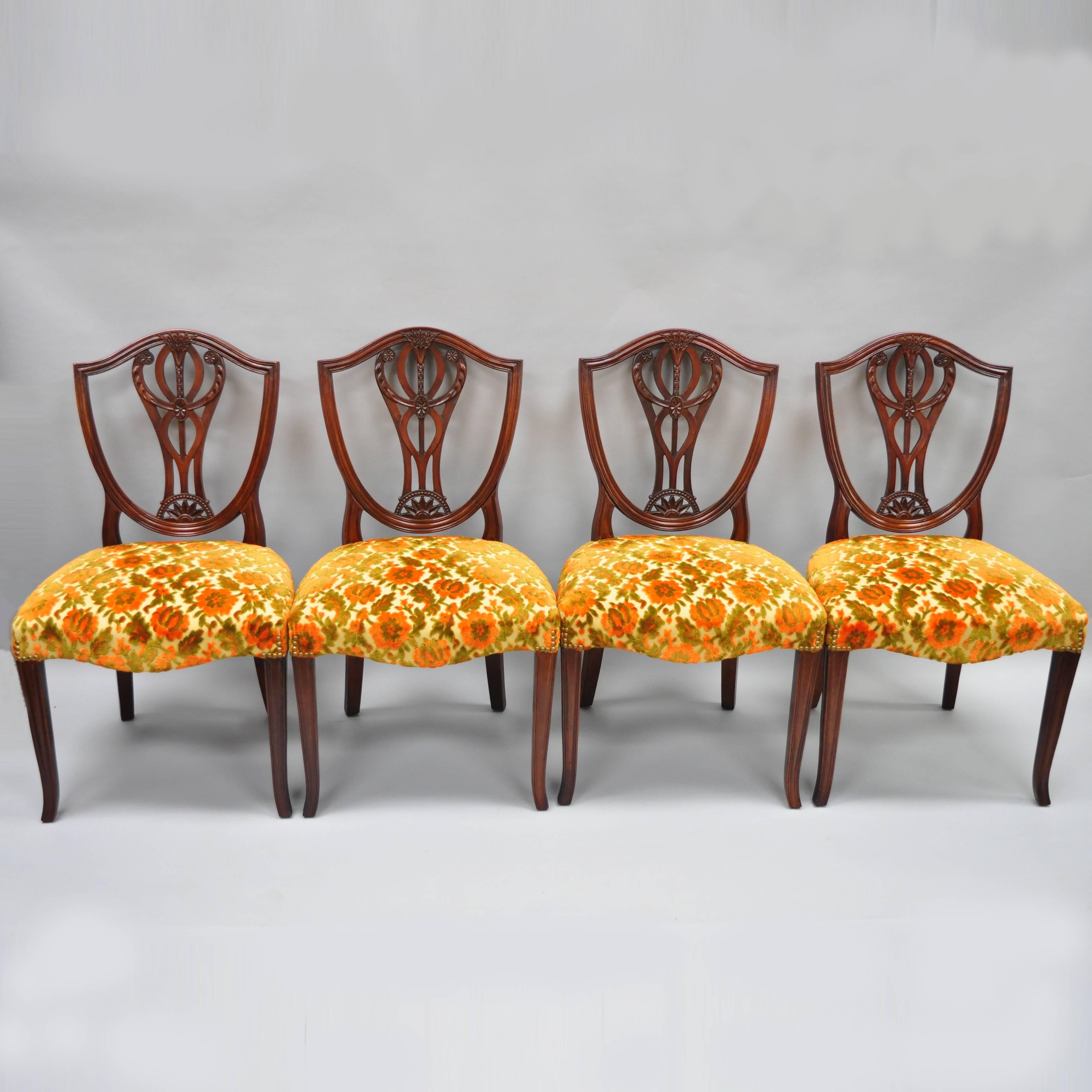 Sheraton Ensemble de six chaises de salle à manger Drexel Wallace en acajou massif à dossier en forme de bouclier