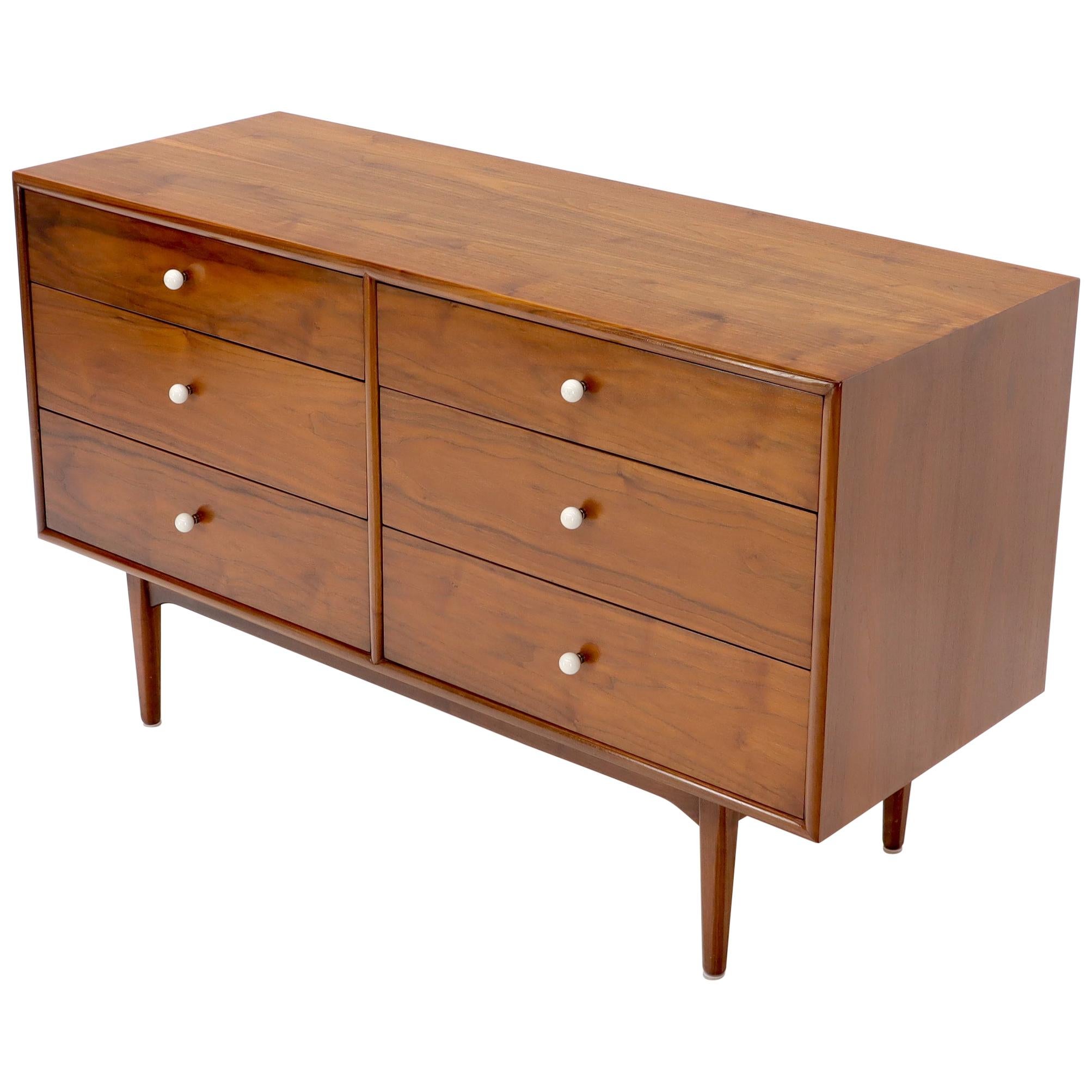 Castanho dresser 2024