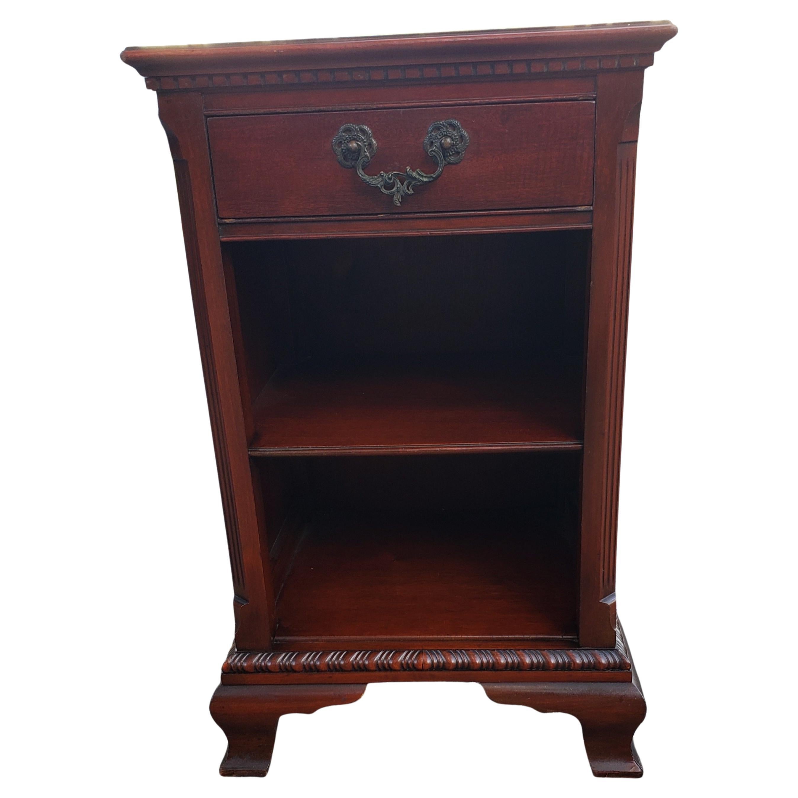 Drexel Wentworth House Georgian Mahogany Nightstand, Circa 1940s In Good Condition In Germantown, MD