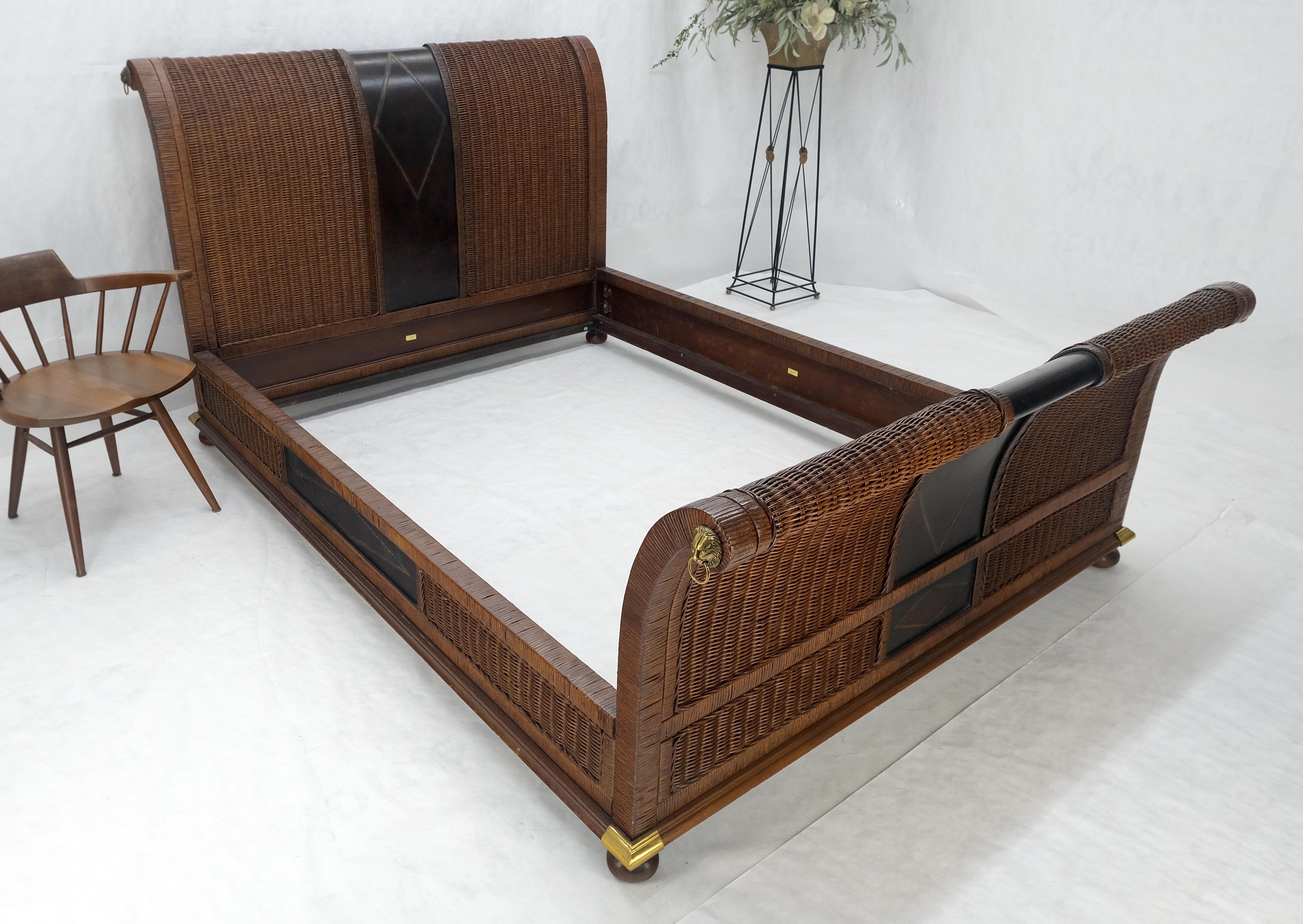 Drexel Wicker Tolled Leather Brass Accents King Size Slight Bed Headboard MINT (Testiera in vimini con inserti in ottone) in vendita 5