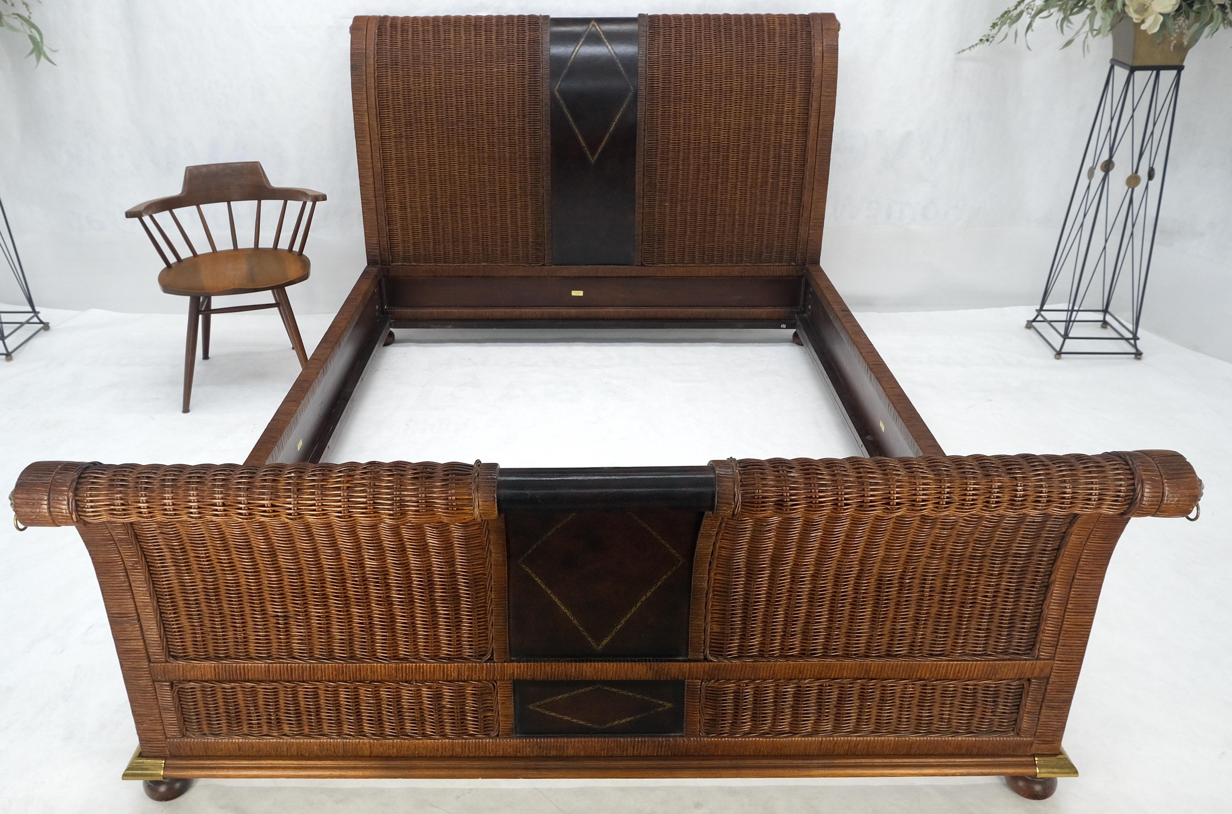 Drexel Wicker Tolled Leather Brass Accents King Size Slight Bed Headboard MINT (Testiera in vimini con inserti in ottone) in vendita 8