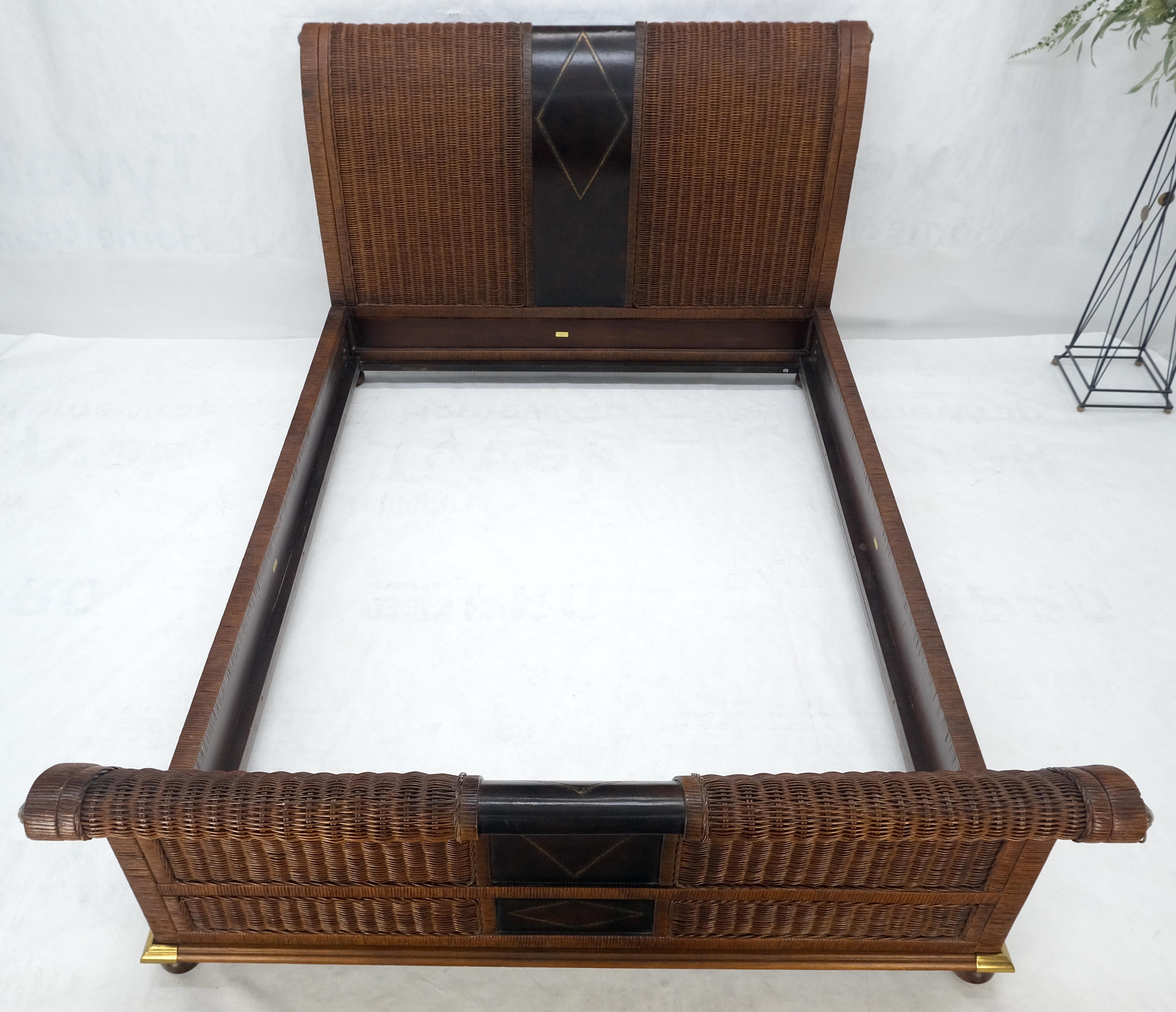 Drexel Wicker Tolled Leather Brass Accents King Size Slight Bed Headboard MINT (Testiera in vimini con inserti in ottone) in vendita 10