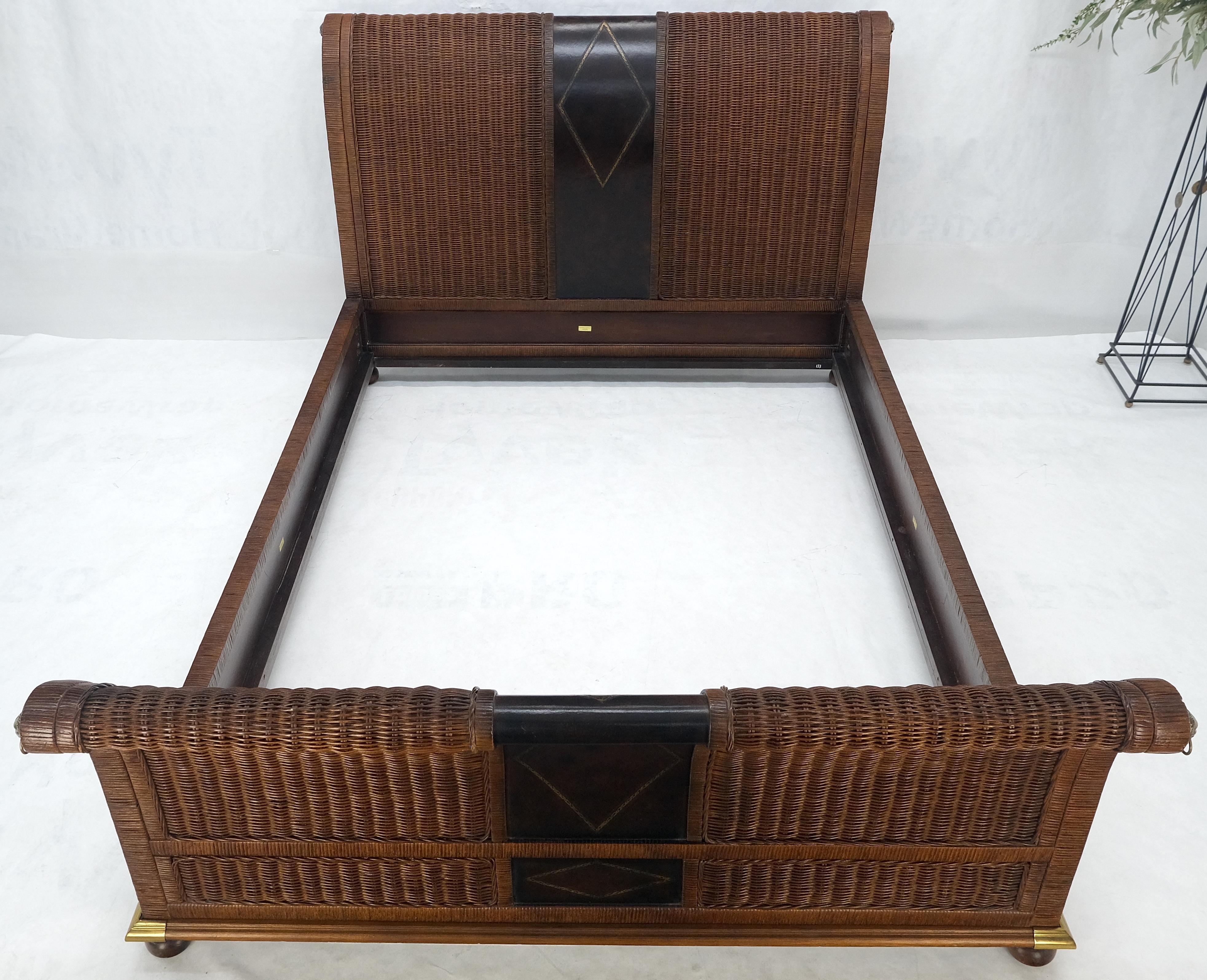 Drexel Wicker Tolled Leather Brass Accents King Size Slight Bed Headboard MINT (Testiera in vimini con inserti in ottone) in vendita 11