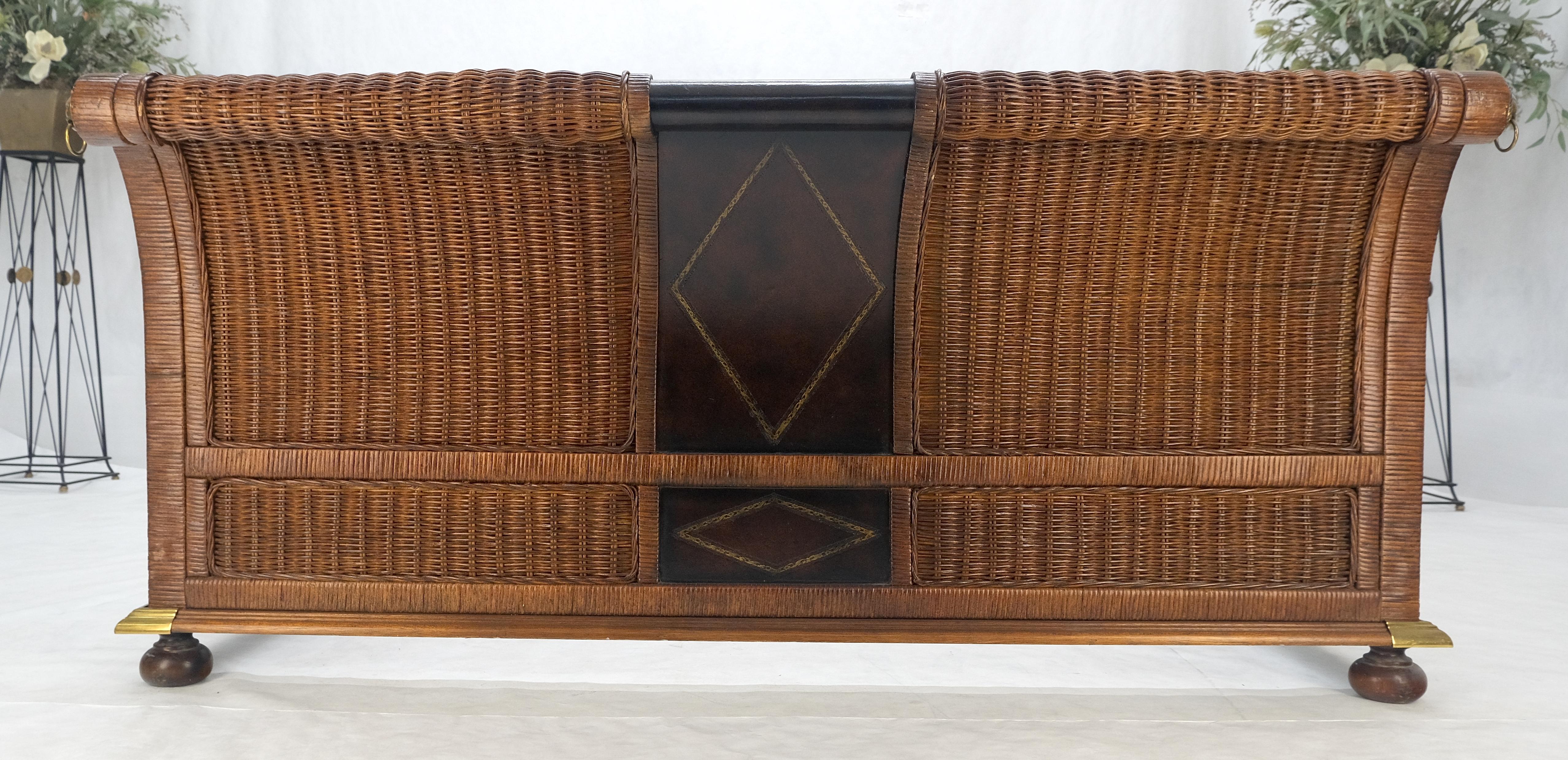 Drexel Wicker Tolled Leather Brass Accents King Size Slight Bed Headboard MINT (Testiera in vimini con inserti in ottone) in vendita 2