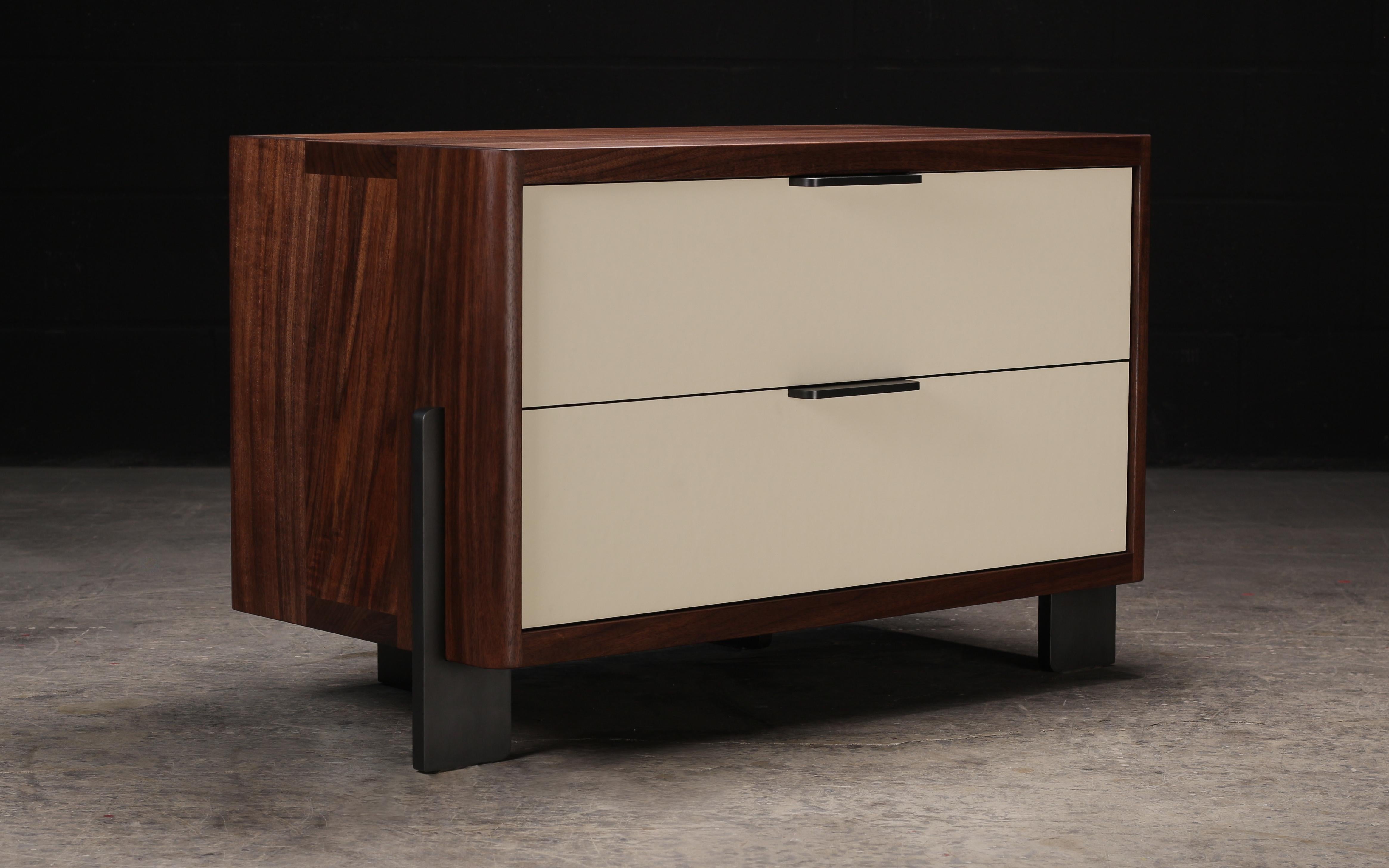 Dreyfus Night Stand, by AMBROZIA, Claro Walnut, Linen Leather & Blackened Steel In New Condition For Sale In Drummondville, Quebec