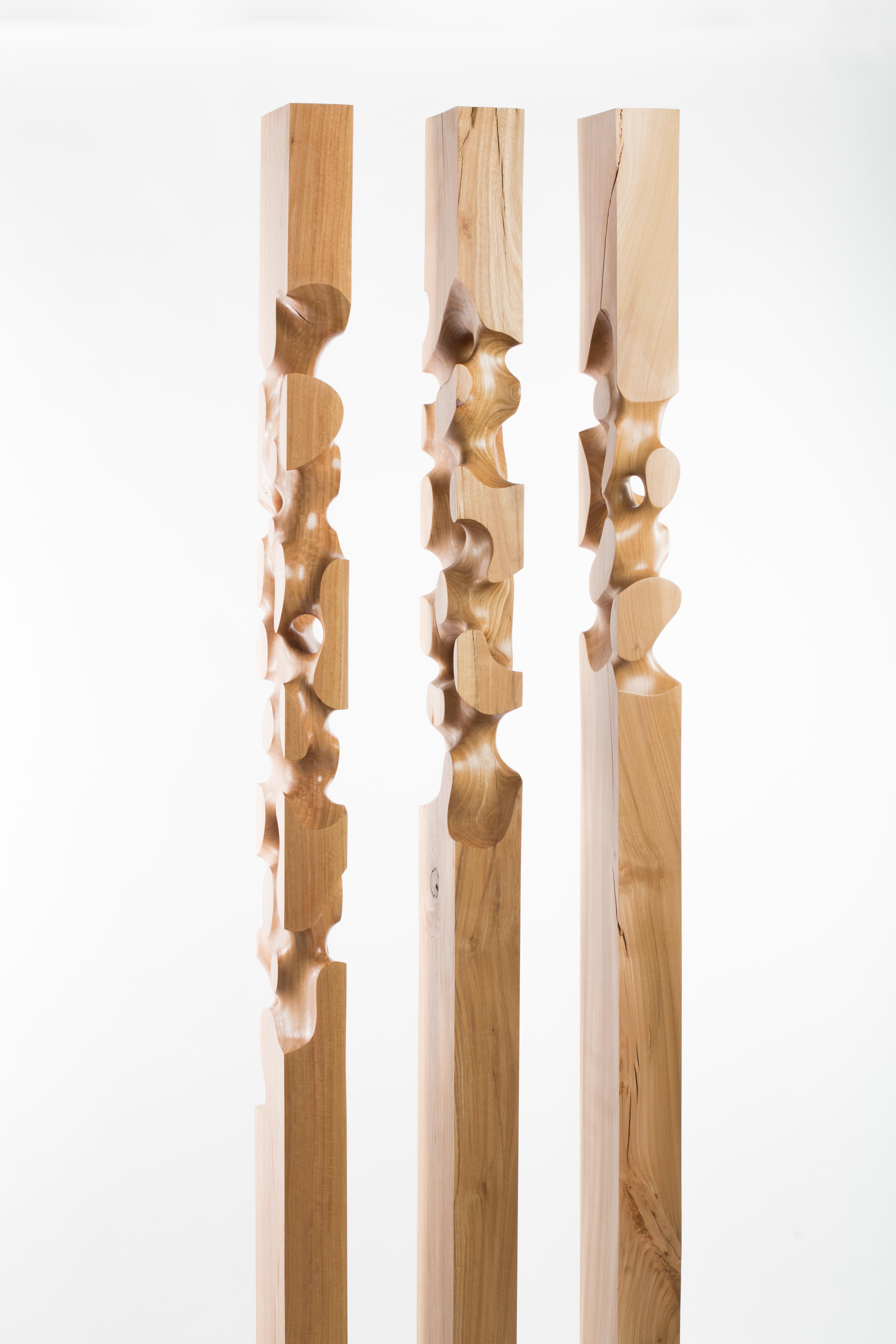 Roh, Holz, Weiß, Marmor, Abstrakt, Contemporary, Modern, Skulptur im Angebot 1