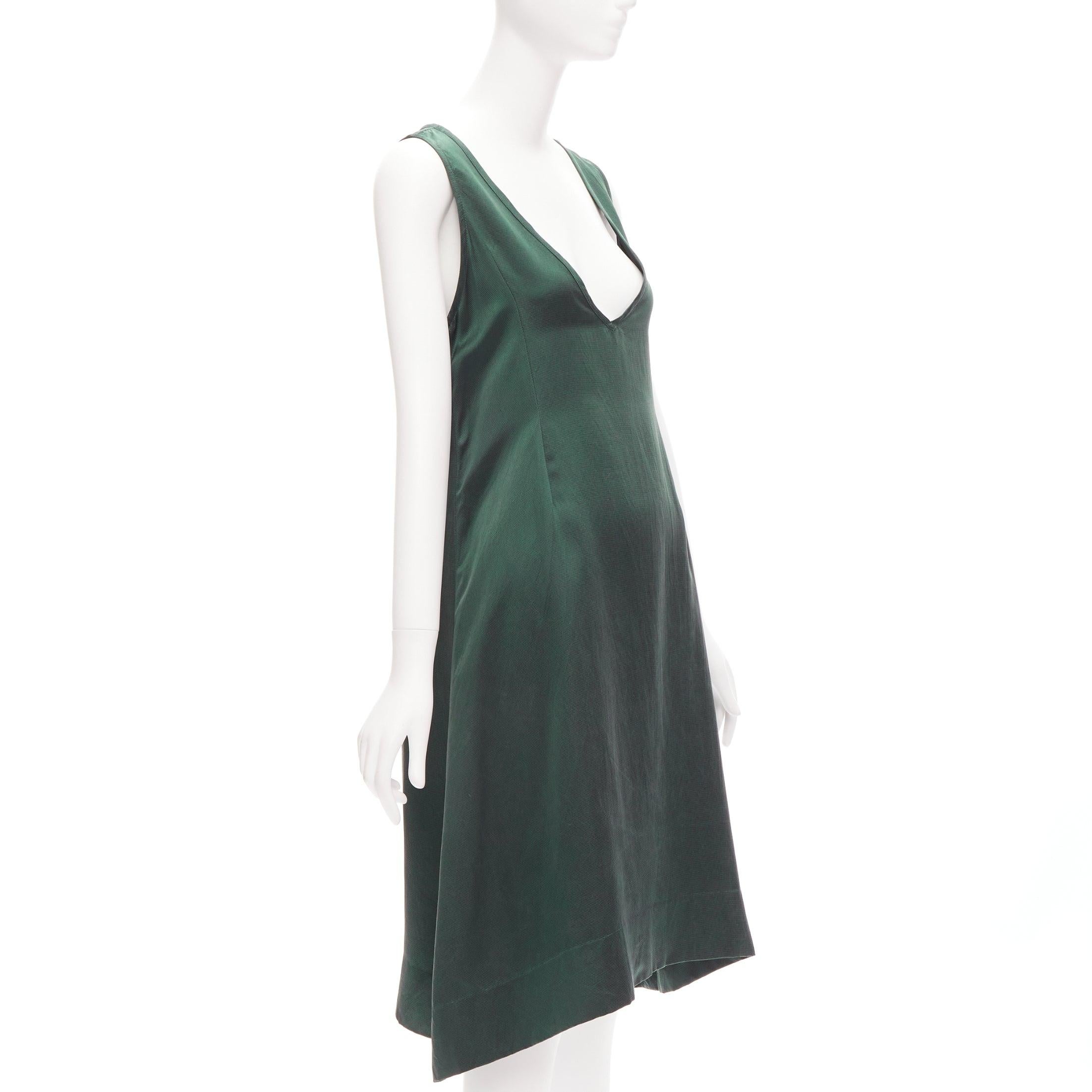 DRIES VAN NOTEN 100% silk dark green plunge neck sleeveless trapeze dress S
Reference: CELG/A00283
Brand: Dries Van Noten
Material: Silk
Color: Green
Pattern: Solid
Closure: Slip On
Extra Details: Unlined.
Made in: Belgium

CONDITION:
Condition: