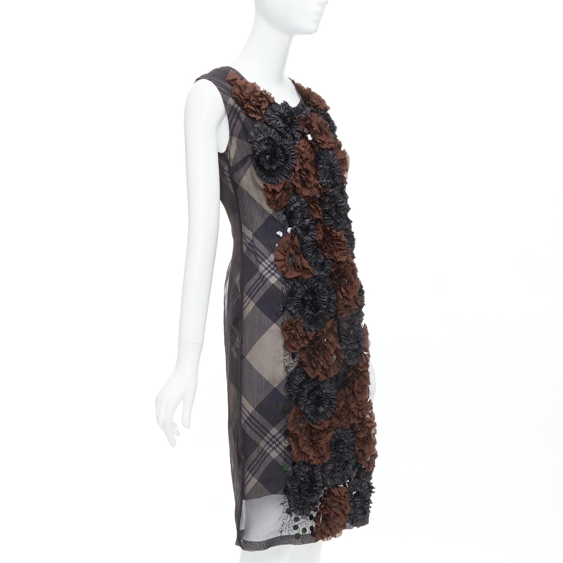 DRIES VAN NOTEN 2013 brown black floral applique plaid sheer dress FR36 S
Reference: MECG/A00031
Brand: Dries Van Noten
Collection: 2013 Spring Summer - Similar design on the Runway
Material: Silk
Color: Black, Brown
Pattern: Floral
Closure: