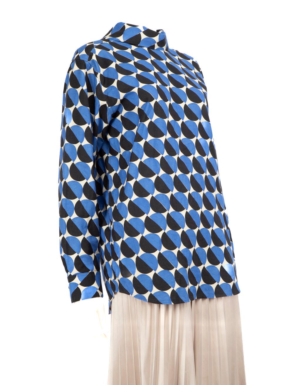 El ESTADO es Muy bueno. Apenas se aprecia desgaste en la parte superior de este artículo usado de reventa del diseñador Dries van Noten.
 
 Detalles
 
 
 Multicolor: Negro, Azul y Blanco
 
 Algodón
 
 Camisa
 
 Mangas largas
 
 Patrón abstracto
 

