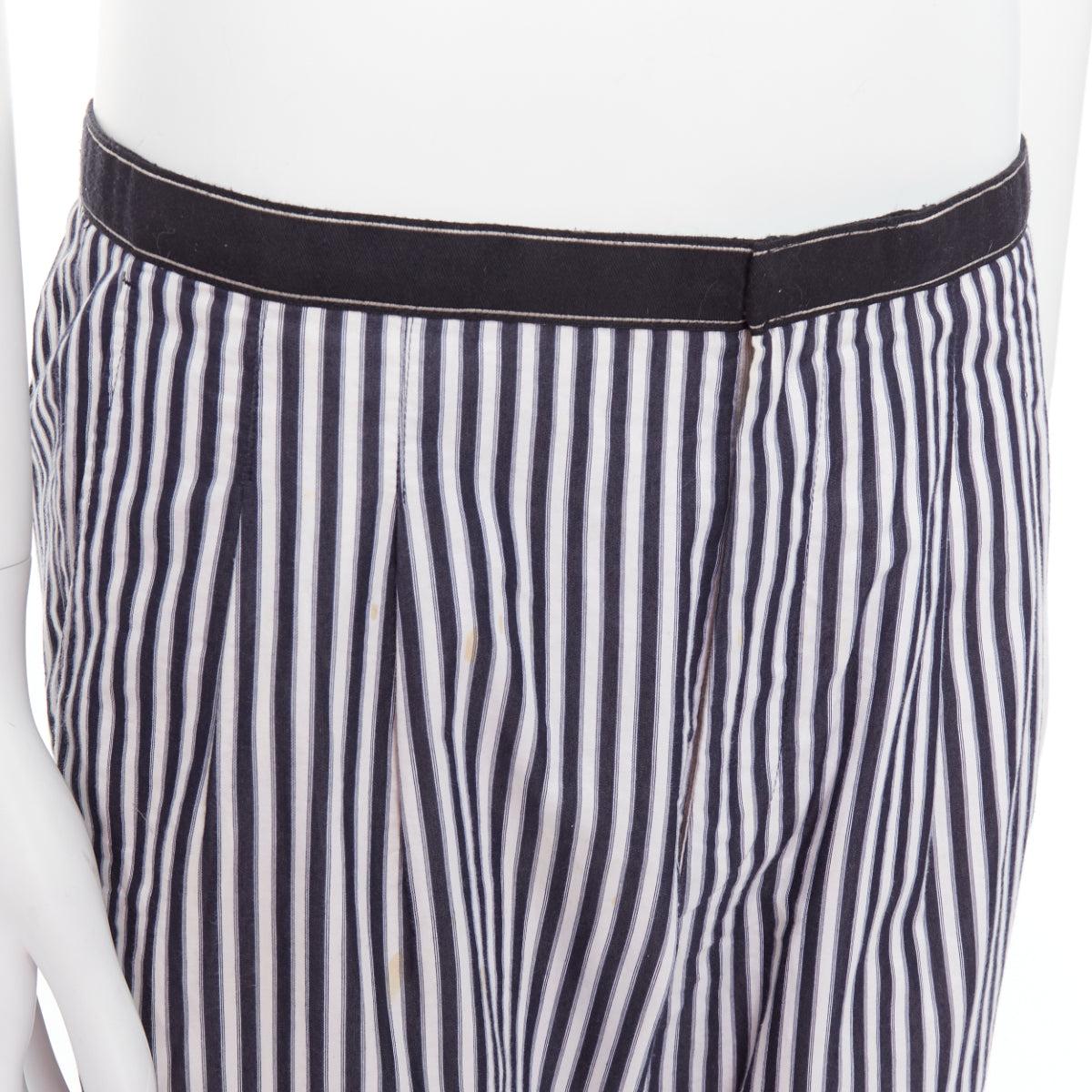 DRIES VAN NOTEN pantaloni larghi a righe in cotone bianco nero IT48 M
Riferimento: PRWU/A00092
Marchio: Dries Van Noten
Materiale: Cotone
Colore: Nero, Bianco
Modello: A righe
Chiusura: Zip Fly
Dettagli extra: Tasche posteriori con patta.
Prodotto