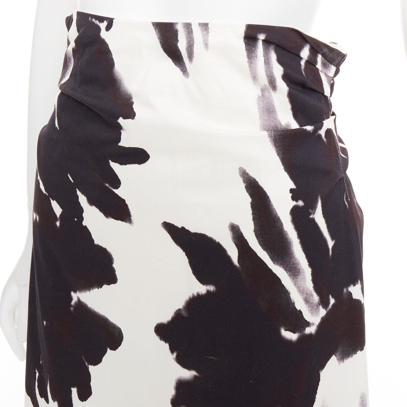 DRIES VAN NOTEN black white cotton watercolor floral print midi skirt FR38 M
Reference: CC/A00420
Brand: Dries Van Noten
Material: Cotton
Color: Black, White
Pattern: Abstract
Closure: Zip
Lining: White Fabric
Extra Details: Back zip with ruched