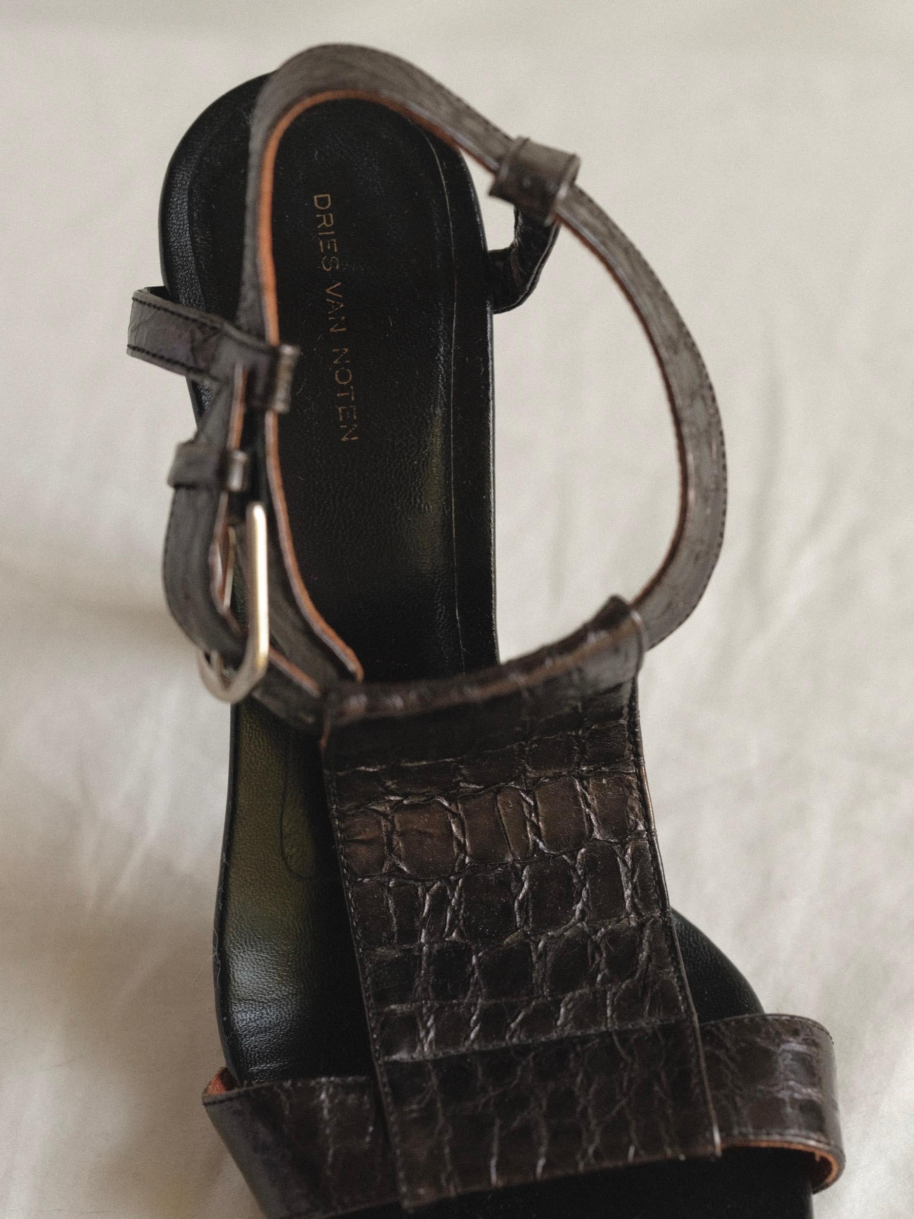 Dries Van Noten Embossed Leather T-Strap Curved Heel Size 37 For Sale 14