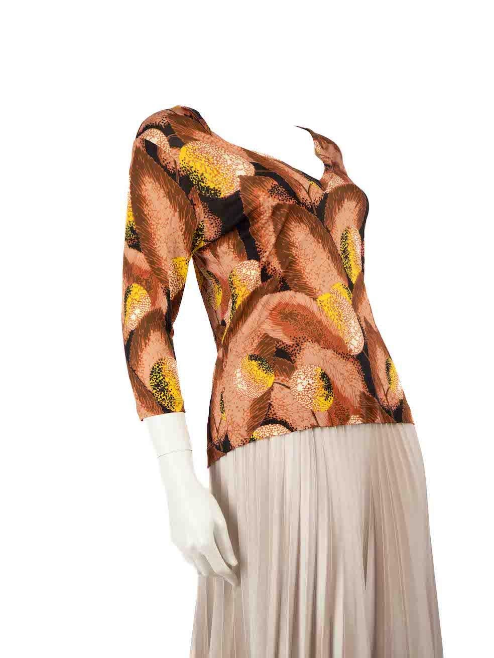 CONDITION is Very good. Minimal wear to the top is evident. The brand label has discolouration on this used Dries Van Noten designer resale item.
 
 Details
 Multicolour- brown tone
 Viscose
 Top
 Foral pattern
 Long sleeves
 V-neck
 Stretchy
 
 
