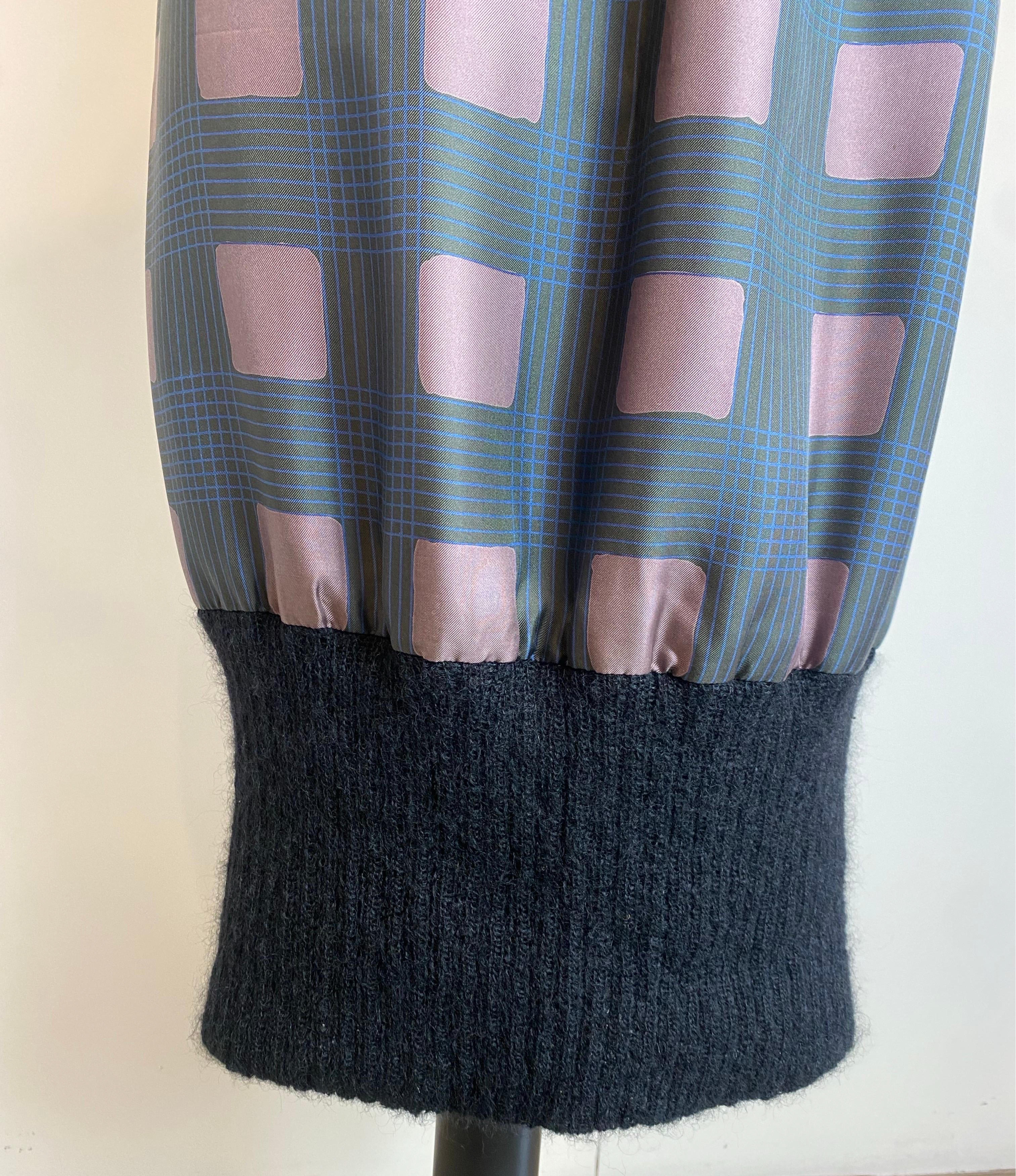 Women's or Men's Dries Van Noten gray silk and wool pencil Skirt For Sale