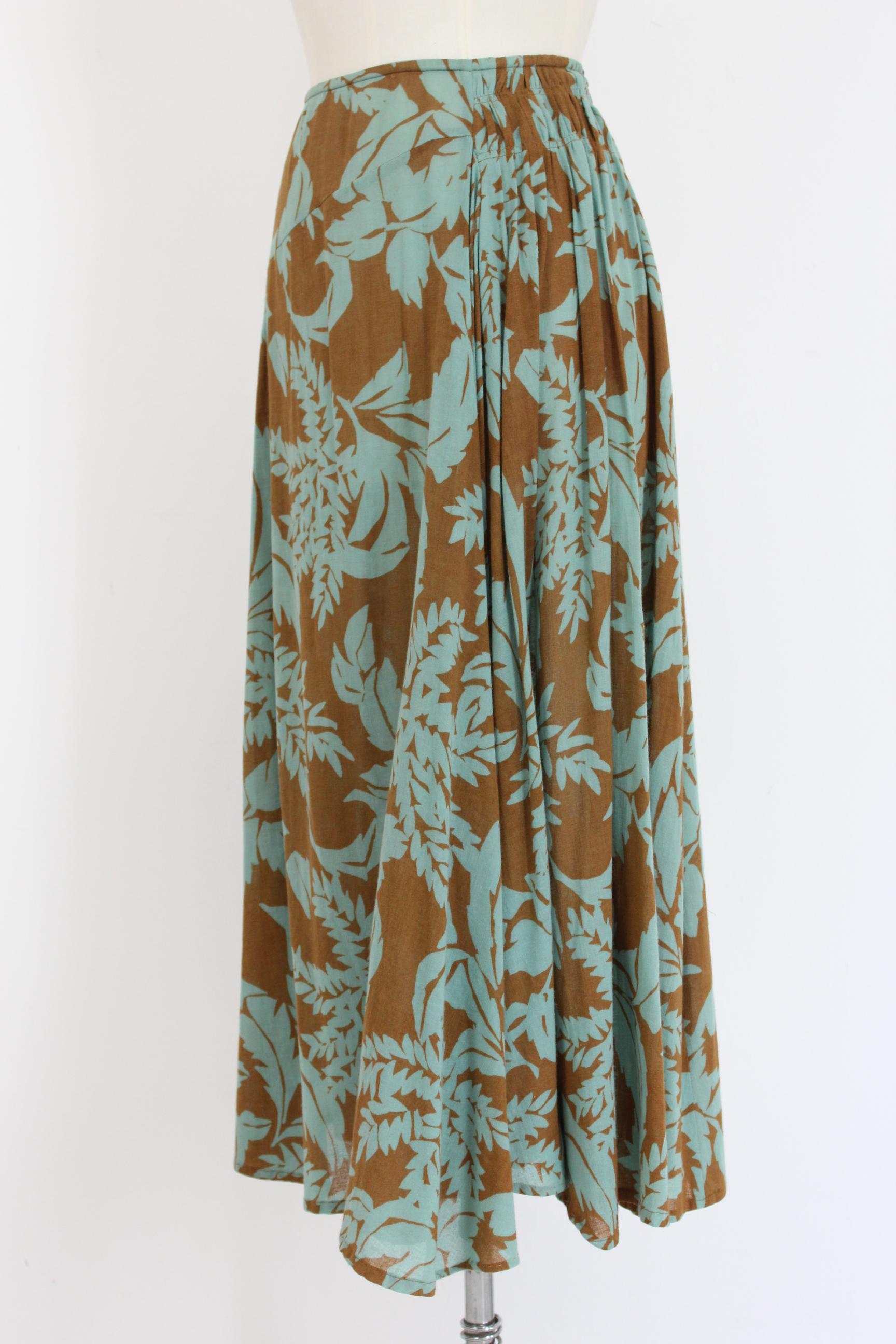 Dries Van Noten 90s vintage skirt. Long soft model with flounces. Green and brown color with floral designs. 100% cotton. Made in Belgium. Excellent vintage condition.

Size: 40 It 6 Us 8 Uk 36 Belgium

Waist: 37 cm
Length: 89 cm
